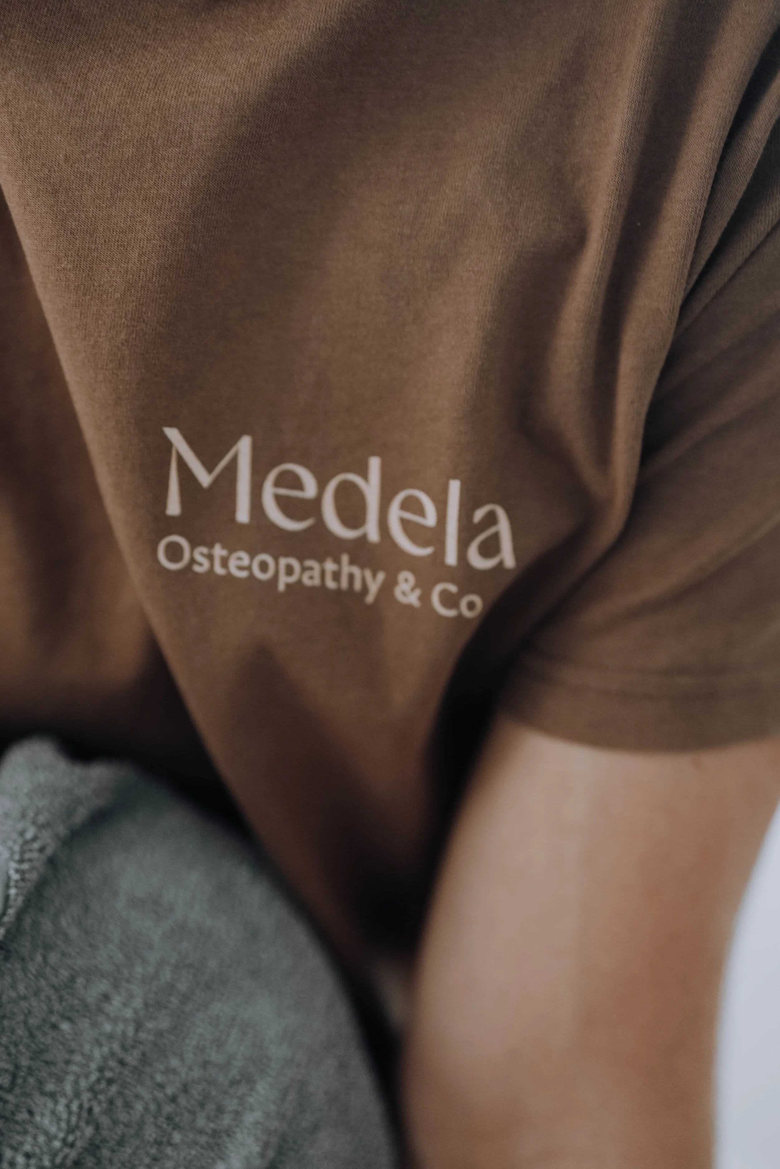 Medela Osteopathy T-shirt logo