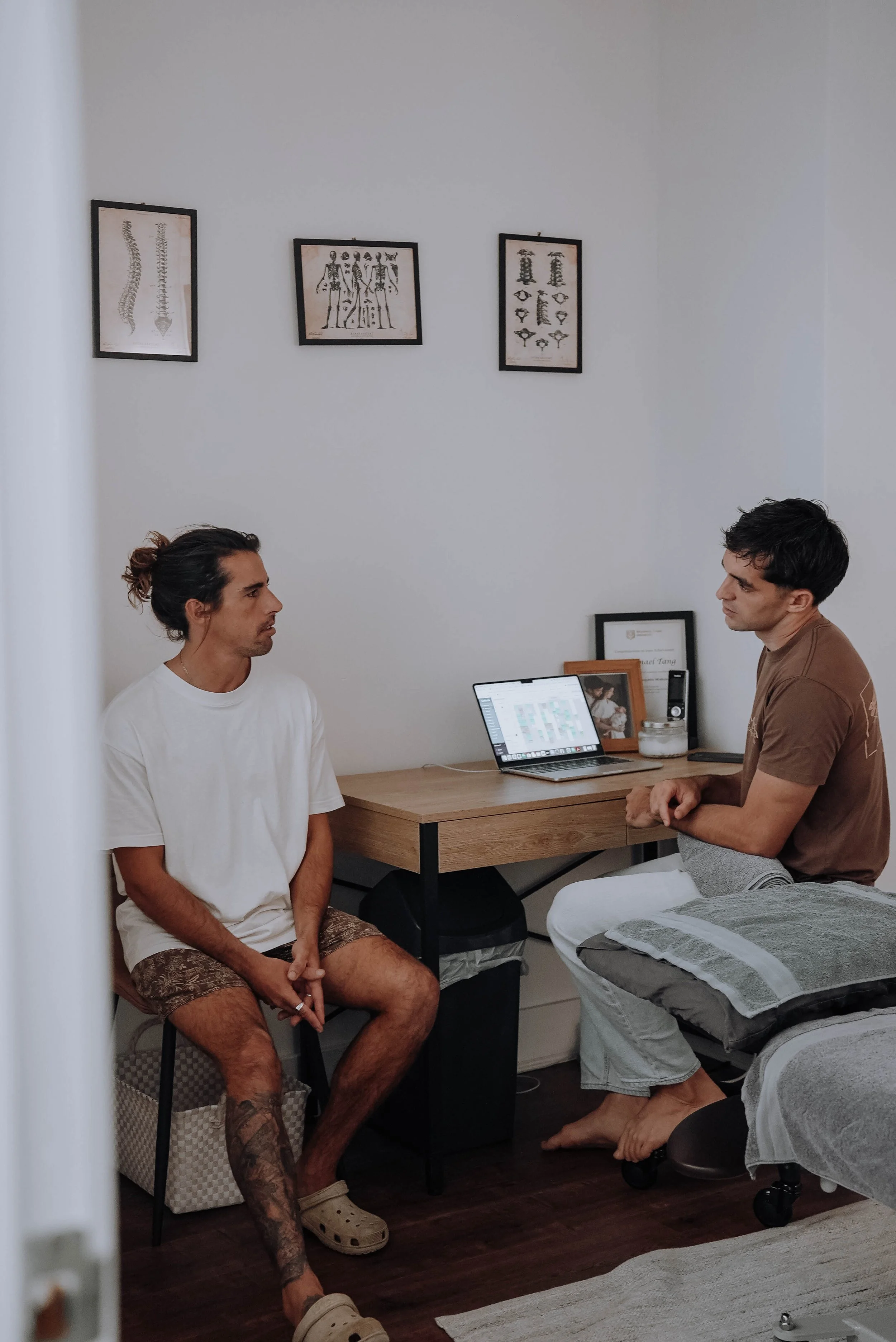 Patient Consultation at Medela Osteopathy & Co for Osteopathy, Headache and Migraine treatment, and Remedial Massage