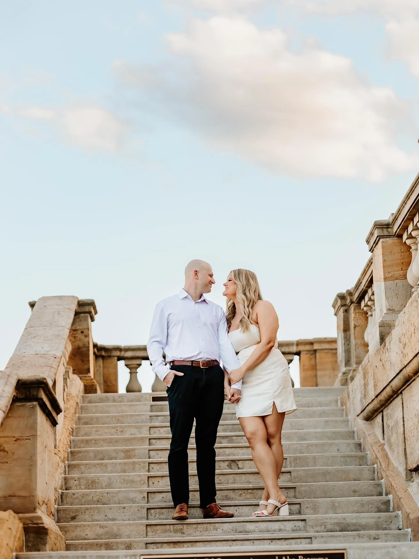 Cat &amp; Jarid 
This engagement session was so much fun! We can not wait to celebrate the two of you this weekend! 💍 
Let&rsquo;s get this party starteddddd! 🤍🤍

#daytonohiophotographer #daytonohio #travelweddingphotographers #photographyduo #eng