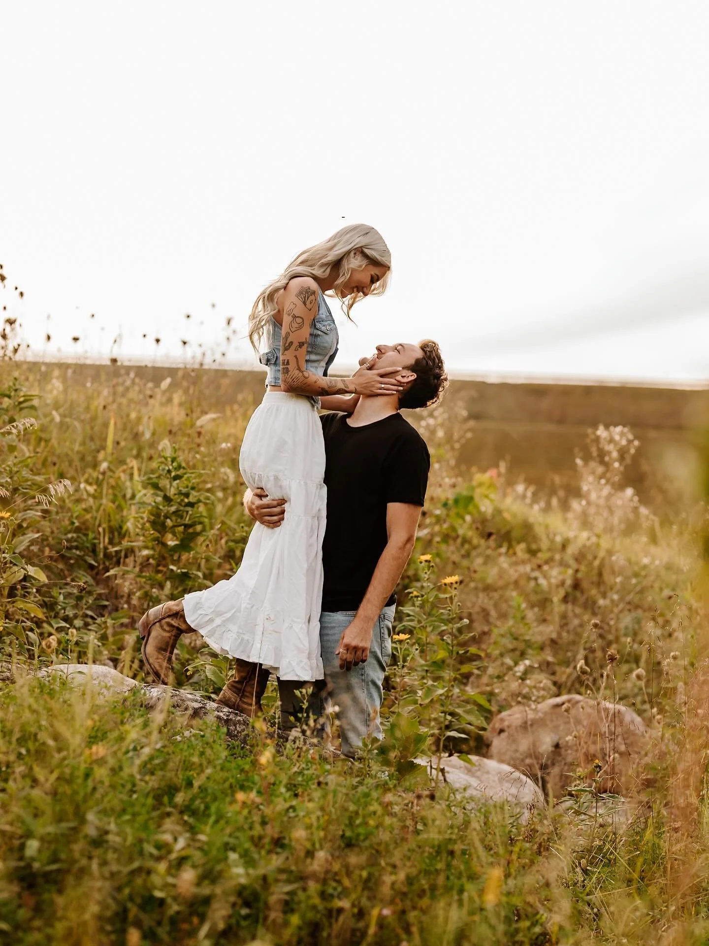 David &amp; Shianna 
Ugh, we love fall, but wish we could do creek sessions all year long 🥲 
This sweet couples session will forever be one of our favorites!

#ohioweddingphotography #daytonohioweddingphotographer #daytonohioengagementphotographer #