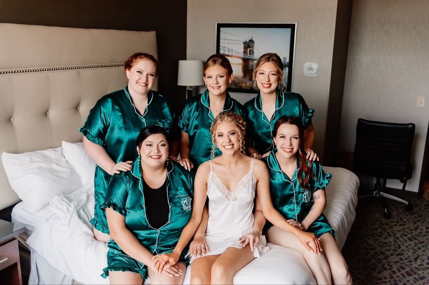 The cutest girls in the WORLD! I miss this day so MUCH! 

Venue - @manorhouseeventcenter 
Makeup - @ciaracobeauty 
Hair - @livsbeautyroom 
Photography - @jmweddingsdayton 
DJ- Steve Bender