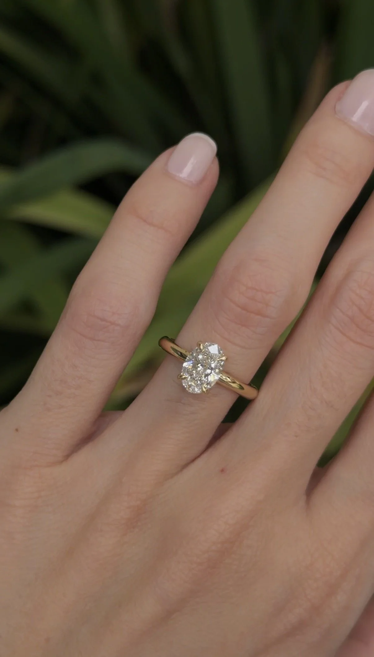 18k Yellow Gold and Oval Diamond