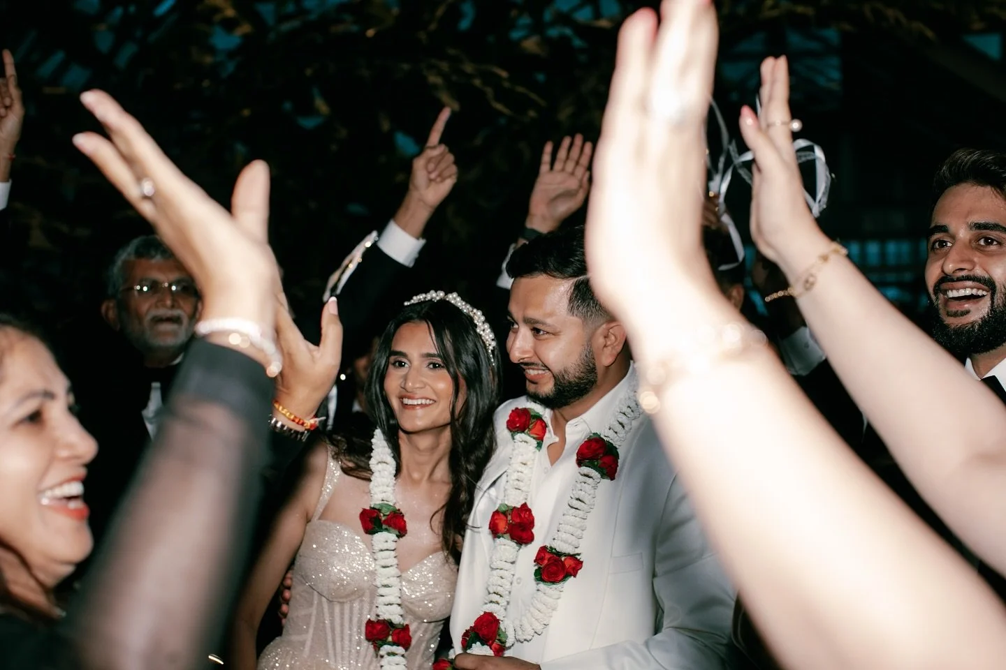 capturing the in between moments 

Venue: @gpconservatory 

#chicagoweddingphotographer #chicagowedding #weddingphotographers #desiweddings #southasianweddings