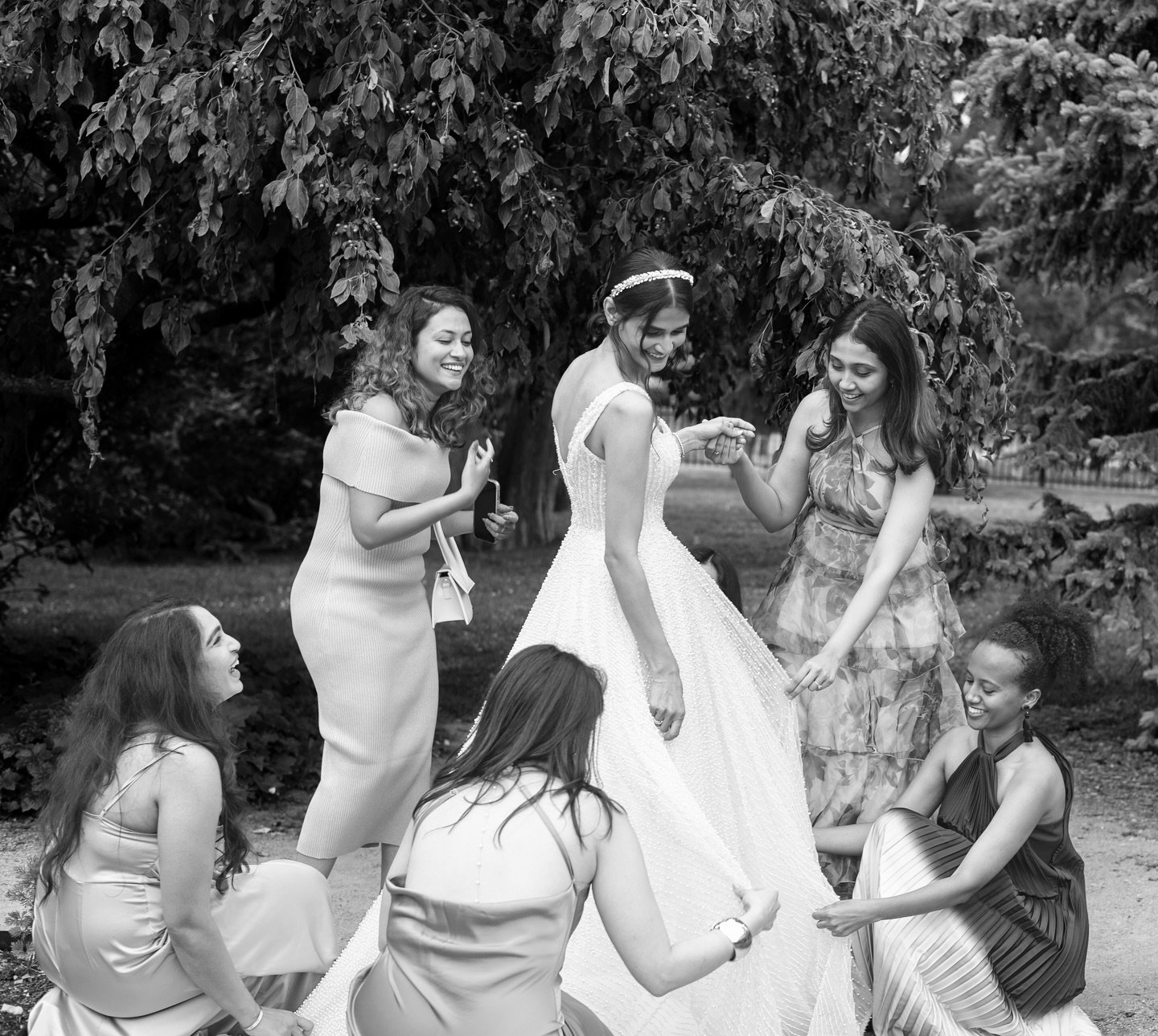 What's a wedding day without your girls?