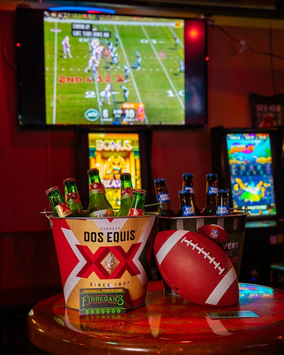 𝗧𝗛𝗜𝗦 𝗪𝗘𝗘𝗞𝗦 𝗣𝗟𝗔𝗬𝗕𝗢𝗢𝗞

𝗠𝗢𝗡𝗗𝗔𝗬
🏈 Monday Night Football
🎱 Free Pool + Karaoke

𝗧𝗨𝗘𝗦𝗗𝗔𝗬
🏀 NBA Season Tip-Off
🎤 Karaoke with Ed Soul | 9 PM &ndash; 1 AM

𝗪𝗘𝗗𝗡𝗘𝗦𝗗𝗔𝗬
🏀 𝐒𝐩𝐮𝐫𝐬 𝐯𝐬. 𝐌𝐚𝐯𝐞𝐫𝐢𝐜𝐤𝐬 Season Ope