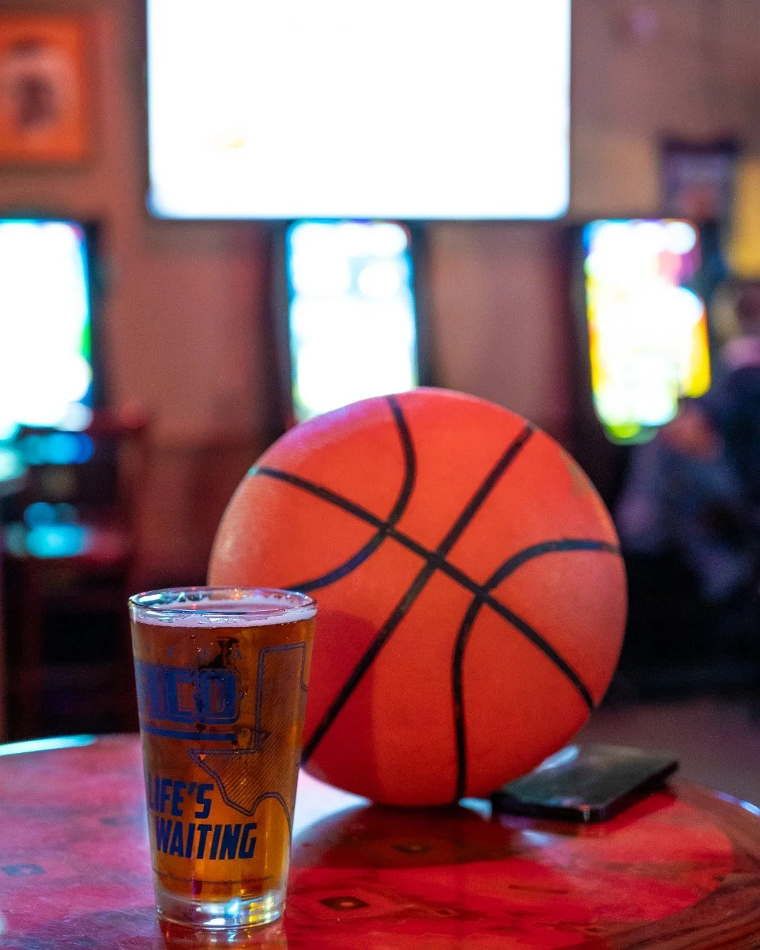 Lights on. Court ready. Game time. 🏀

You know we&rsquo;ve got every NFL matchup rollin&rsquo; every Sunday, but the NBA season&rsquo;s just starting up. Join us for cold beer, good people &amp; all the hoops talk you can handle at 𝗙𝗶𝗻𝗻𝗲𝗴𝗮𝗻&