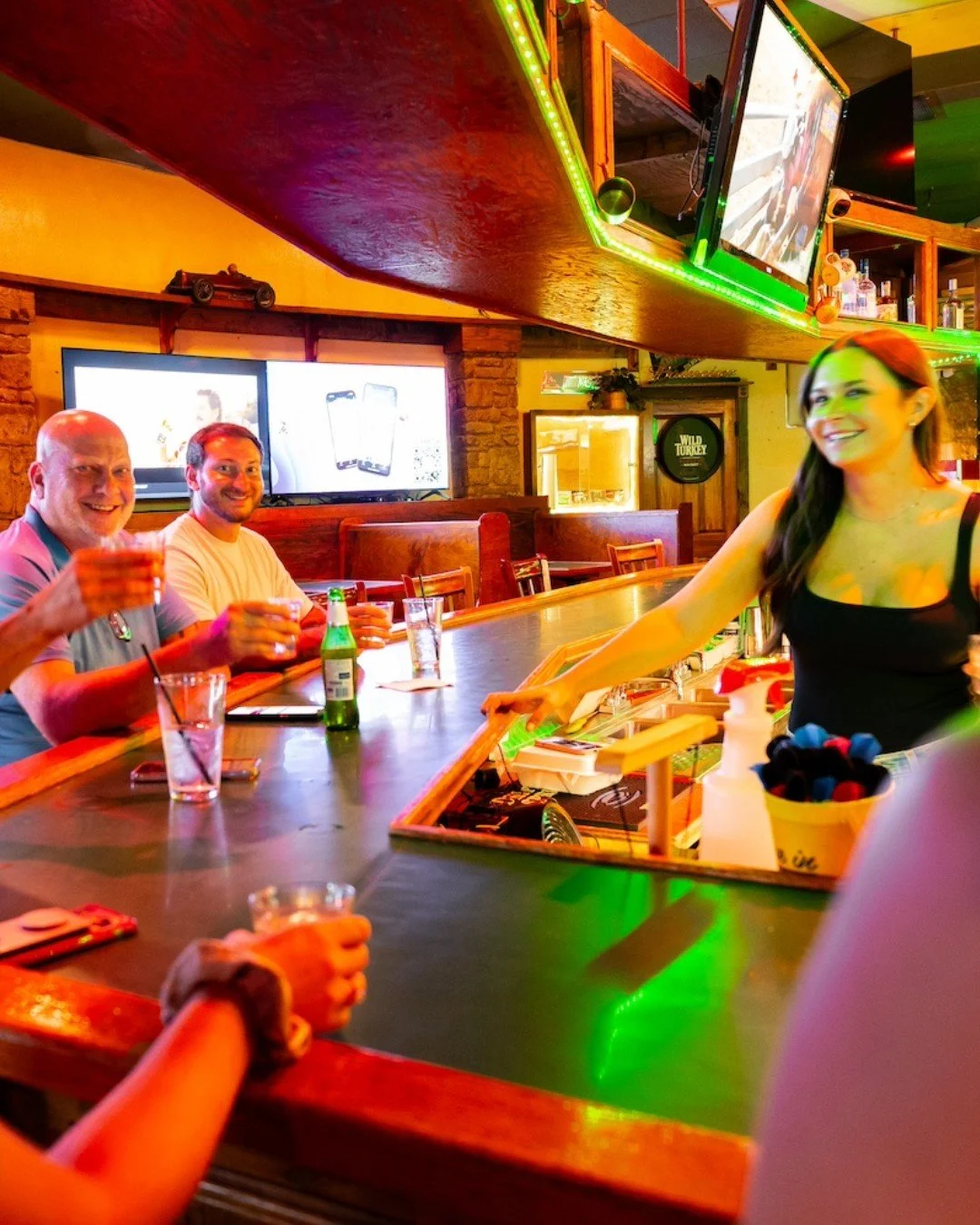 𝑭𝒓𝒊𝒆𝒏𝒅𝒔𝒈𝒊𝒗𝒊𝒏𝒈 at Finnegan&rsquo;s. 🍂🍻

Join us Sunday, Nov 23rd for our annual holiday potluck starting at 3PM! Bring your favorite dish to share and let&rsquo;s celebrate good food, cold beer &amp; even better company. 🦃