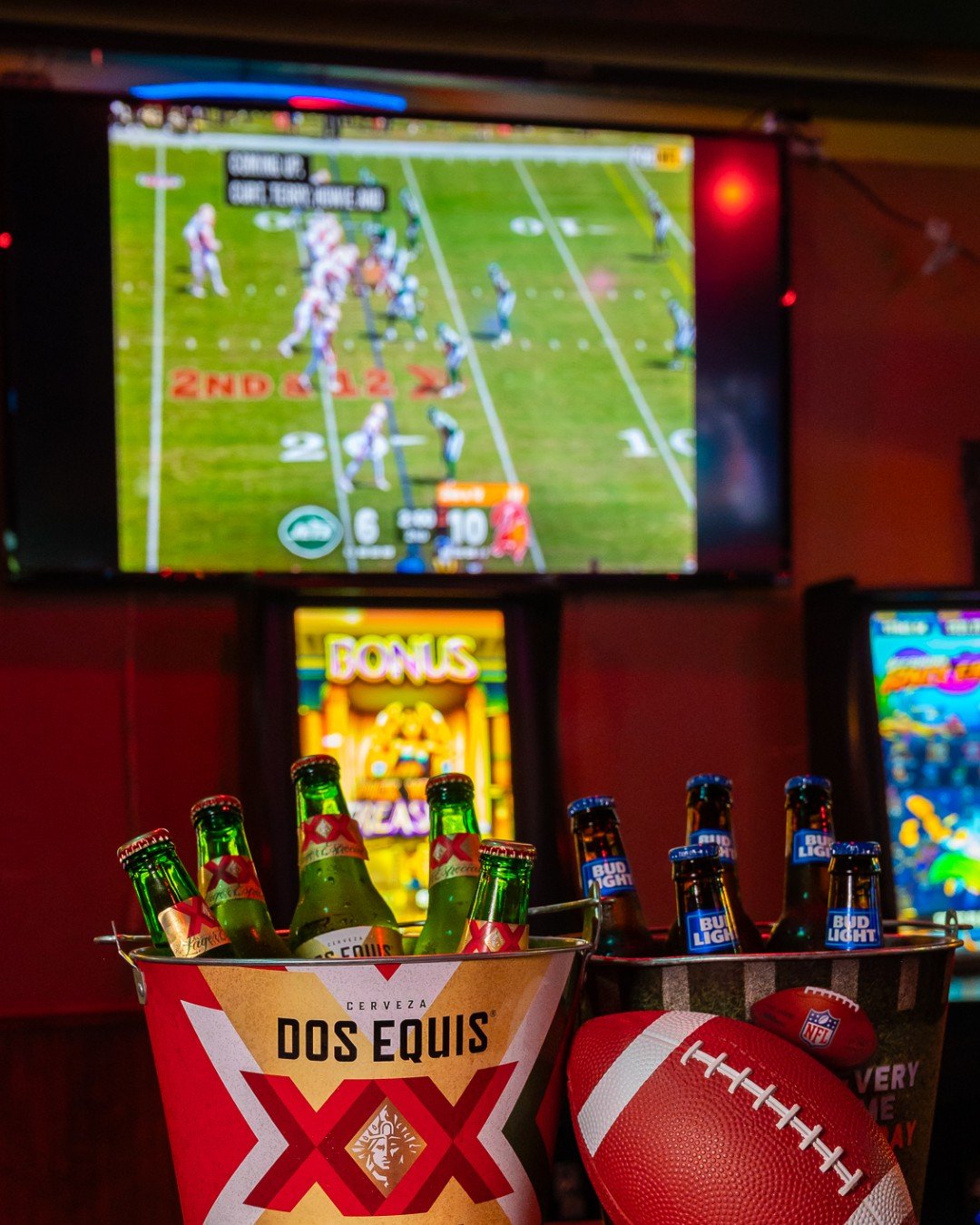 Wild Card Weekend continues tonight! 🃏 🏈
Big hits. Big plays. Free pool. Big-time energy at 𝐅𝐢𝐧𝐧𝐞𝐠𝐚𝐧'𝐬.

Texans 🐮 vs. Steelers ✨ @ 7:15PM