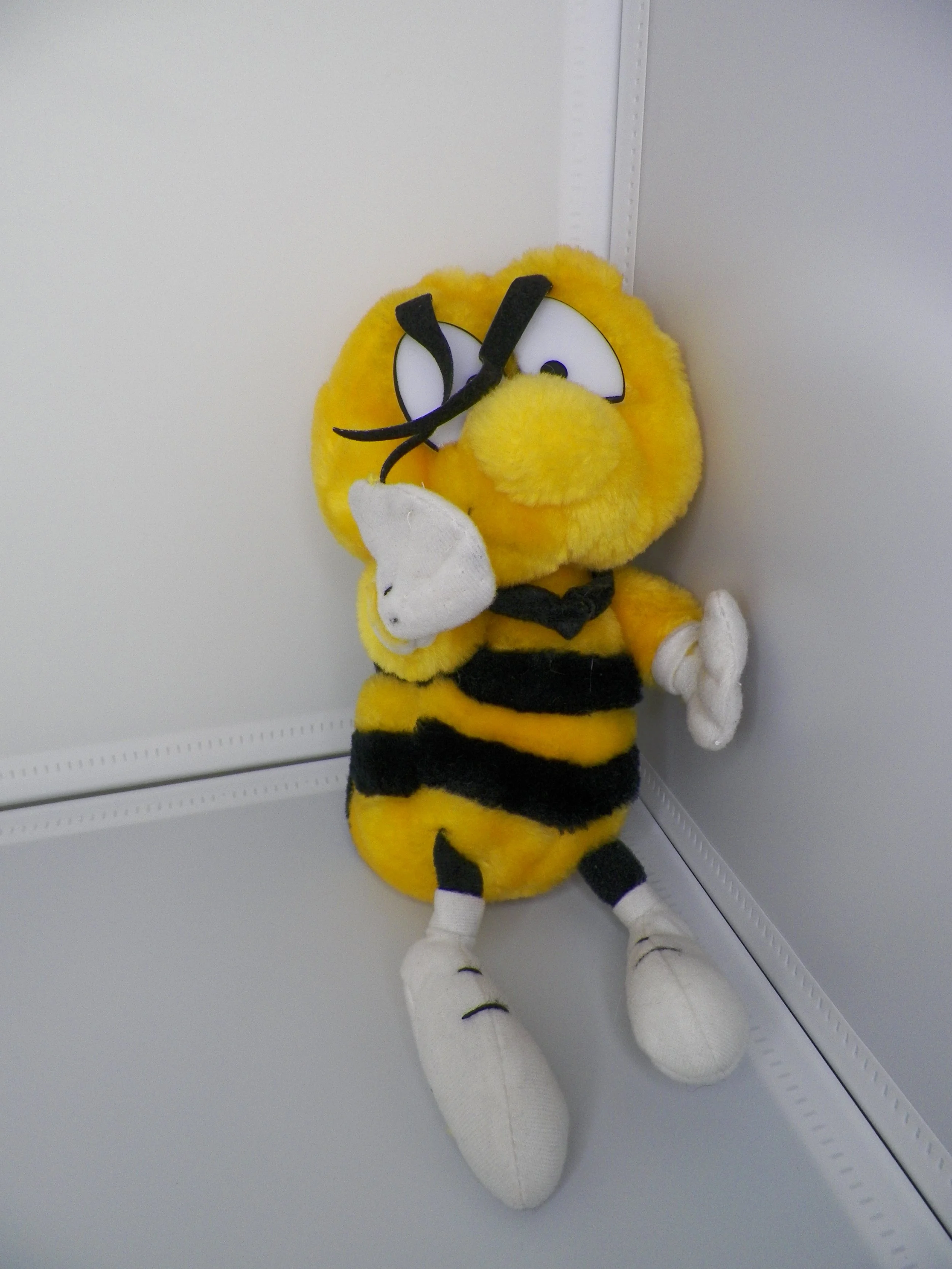 S0756 Honey Nut Cherios Bee plush.JPG