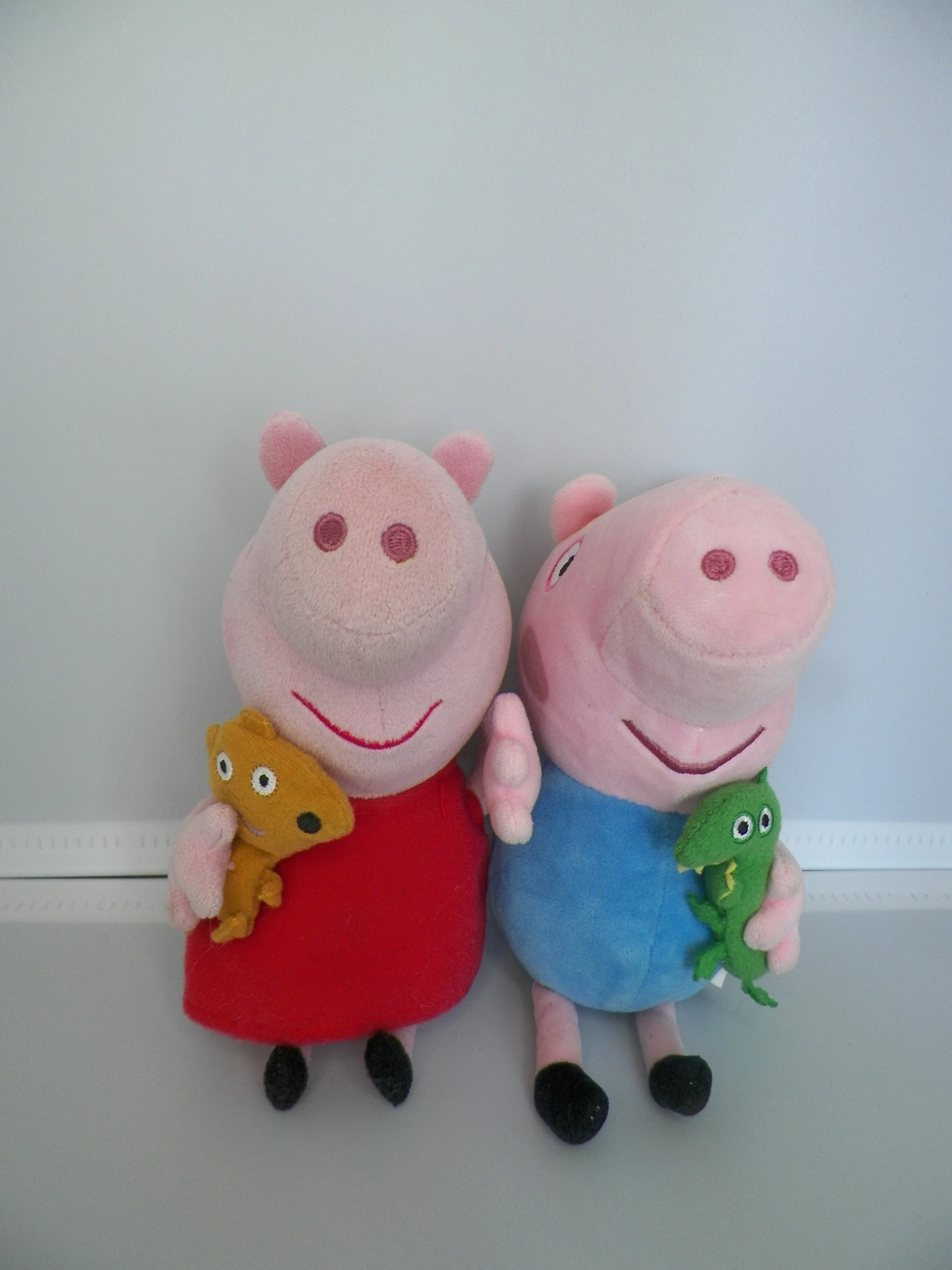 R0736 Peppa & George Plush.JPG