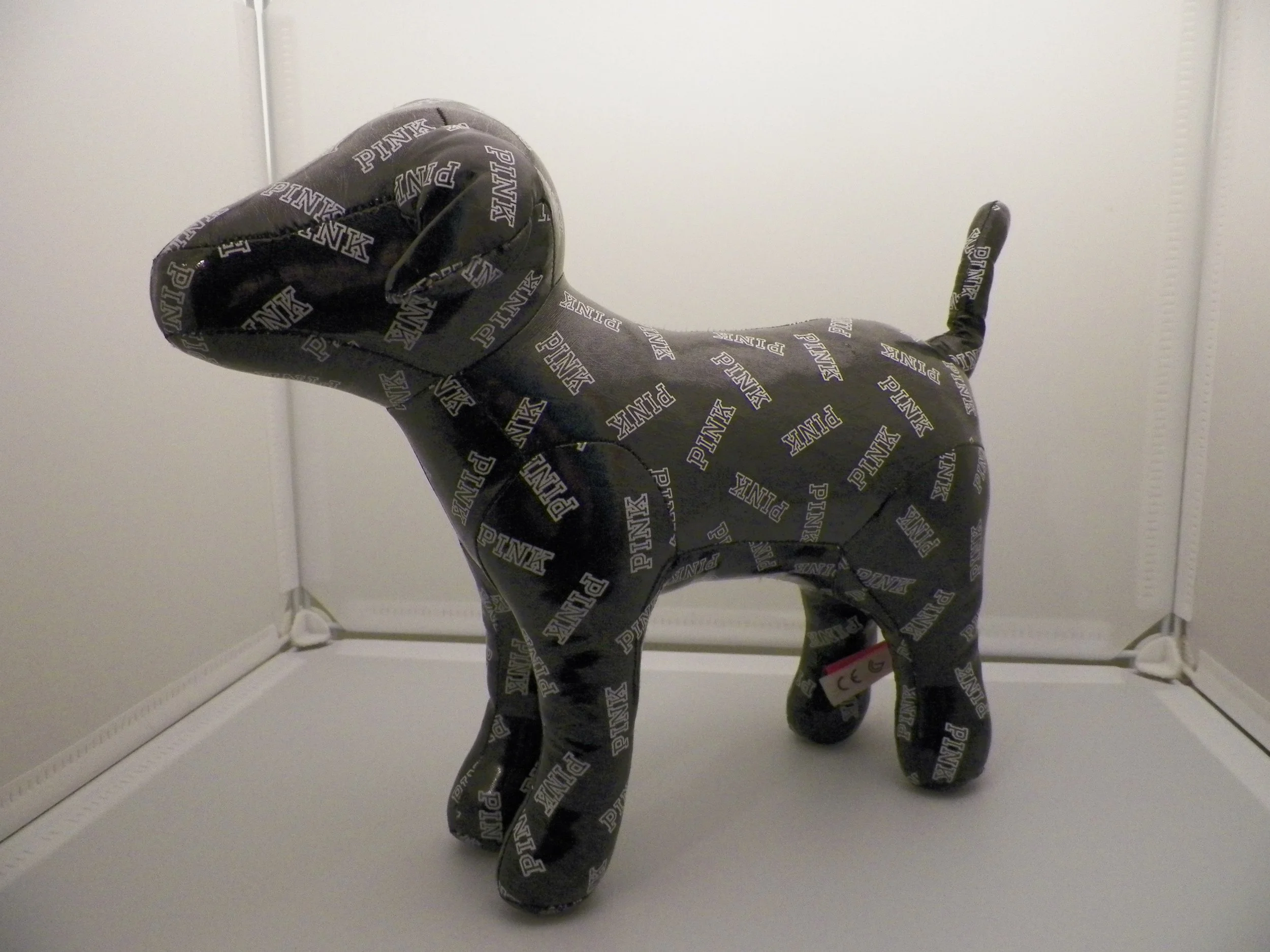 S0352 Victoria's Secrect Pink plush.JPG