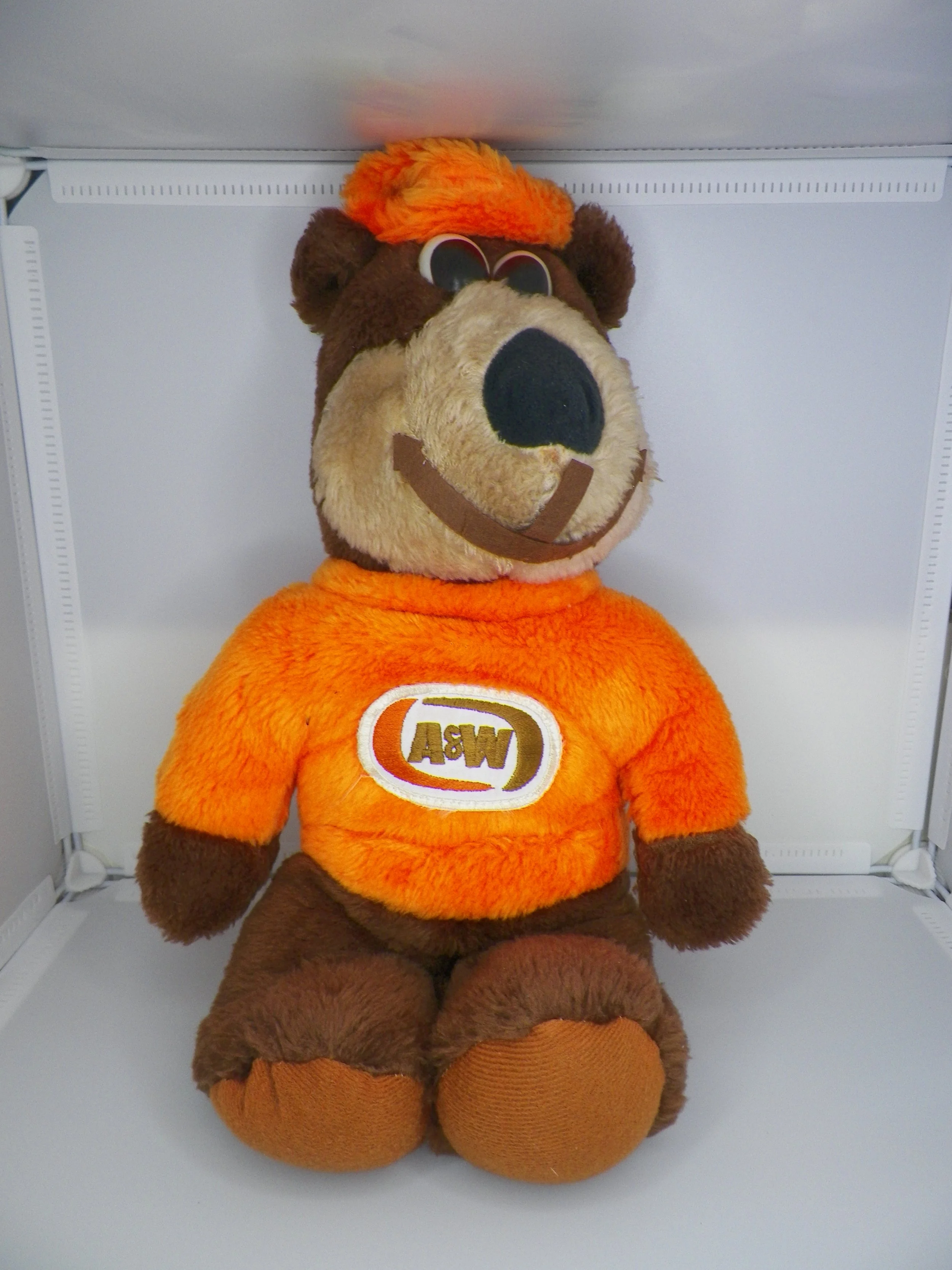 R0631 A&W Root bear plush.JPG