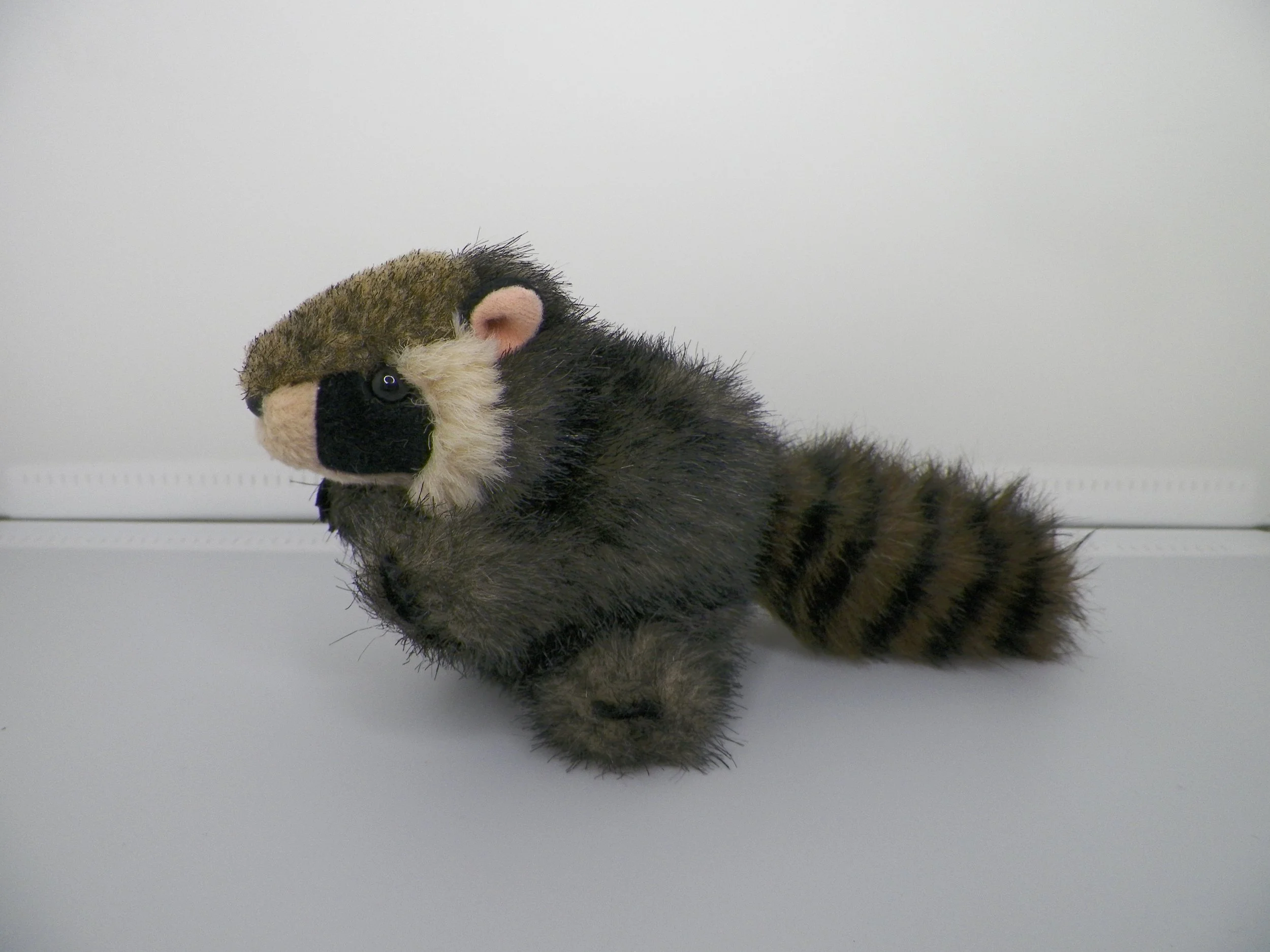 S0760 Raccoon Finger Puppet plush.JPG