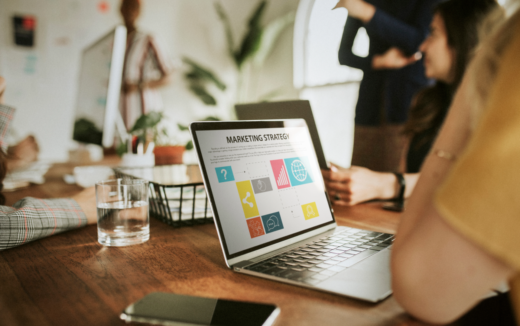 Inventory planning and marketing teams collaborating to plan successful ad campaigns