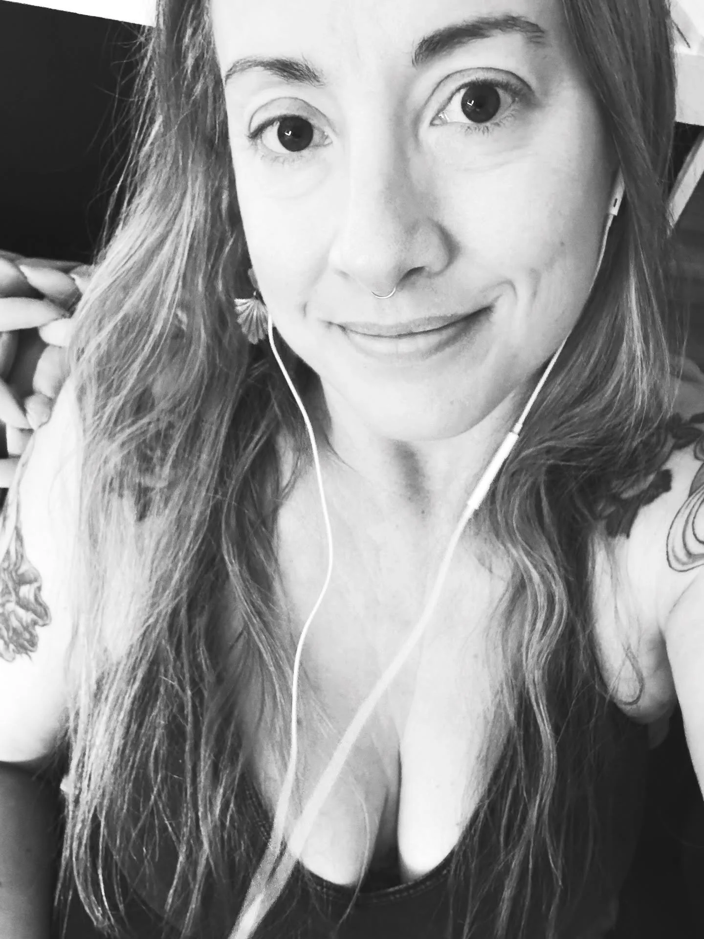 teaching from someone else&rsquo;s couch

#IrisanyaMoon #HeartMagick #LifeIsALoveSpell #Aphrodite #Teacher