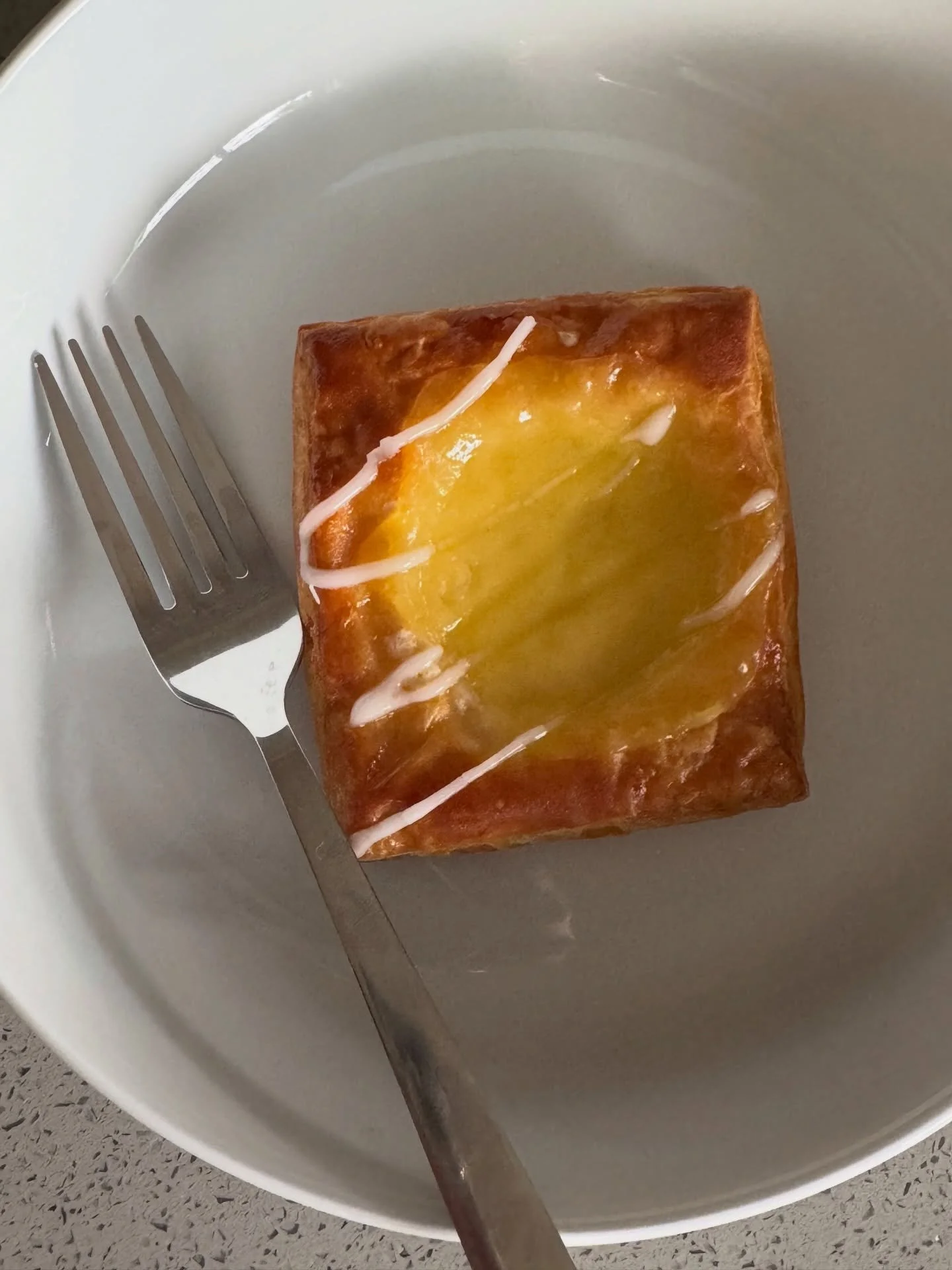 I had a wonderful (and hilarious) time hanging out with the ever so lovely  @littleravenprince who brought treats and toys for the kittens.

the kittens made short appearances.
rainbows visited too.

#friendtime #cats #rainbows #sweettreats #lifeisal