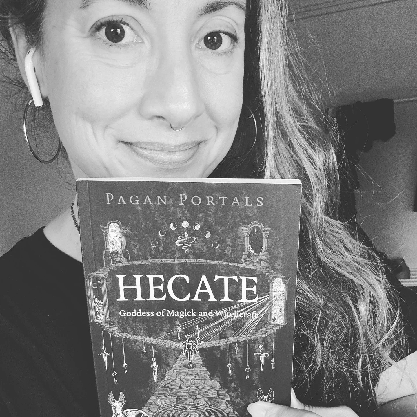 Some lovely reviews about HECATE!

Thank you so much to the Midwest Book Review and Facing North.

MBR: https://www.midwestbookreview.com/wbw/aug_26.htm#MetaphysicalStudies

Facing North: https://facingnorth.net/books/deity/hecate-moon 

#hecate #hek