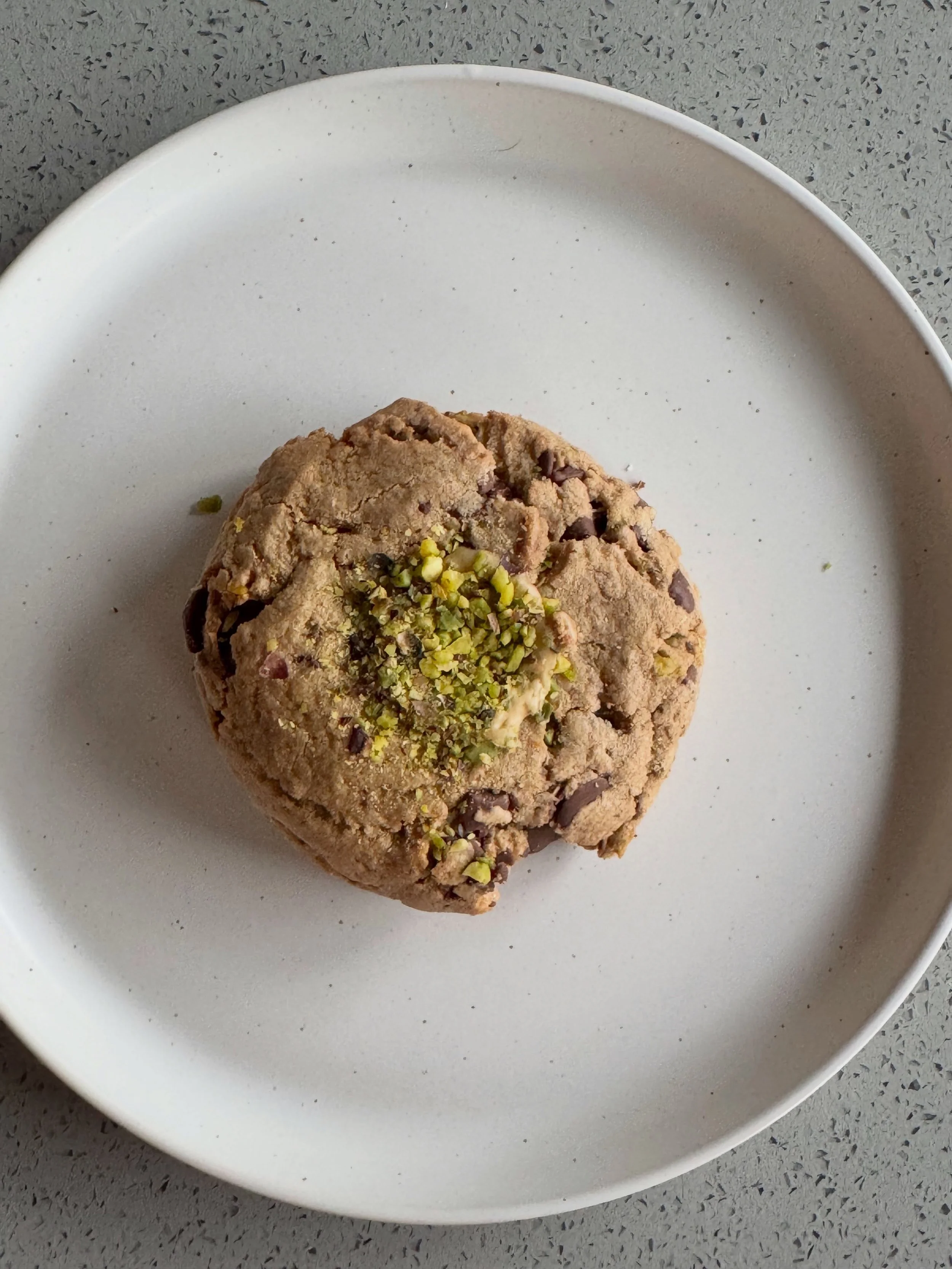 so far, wednesday is for pistachio cookies, unknown-to-me blue things on the sidewalk, flowers, flash card creation and sunshine

#postgrad #writer #editor #author #selfdevotion