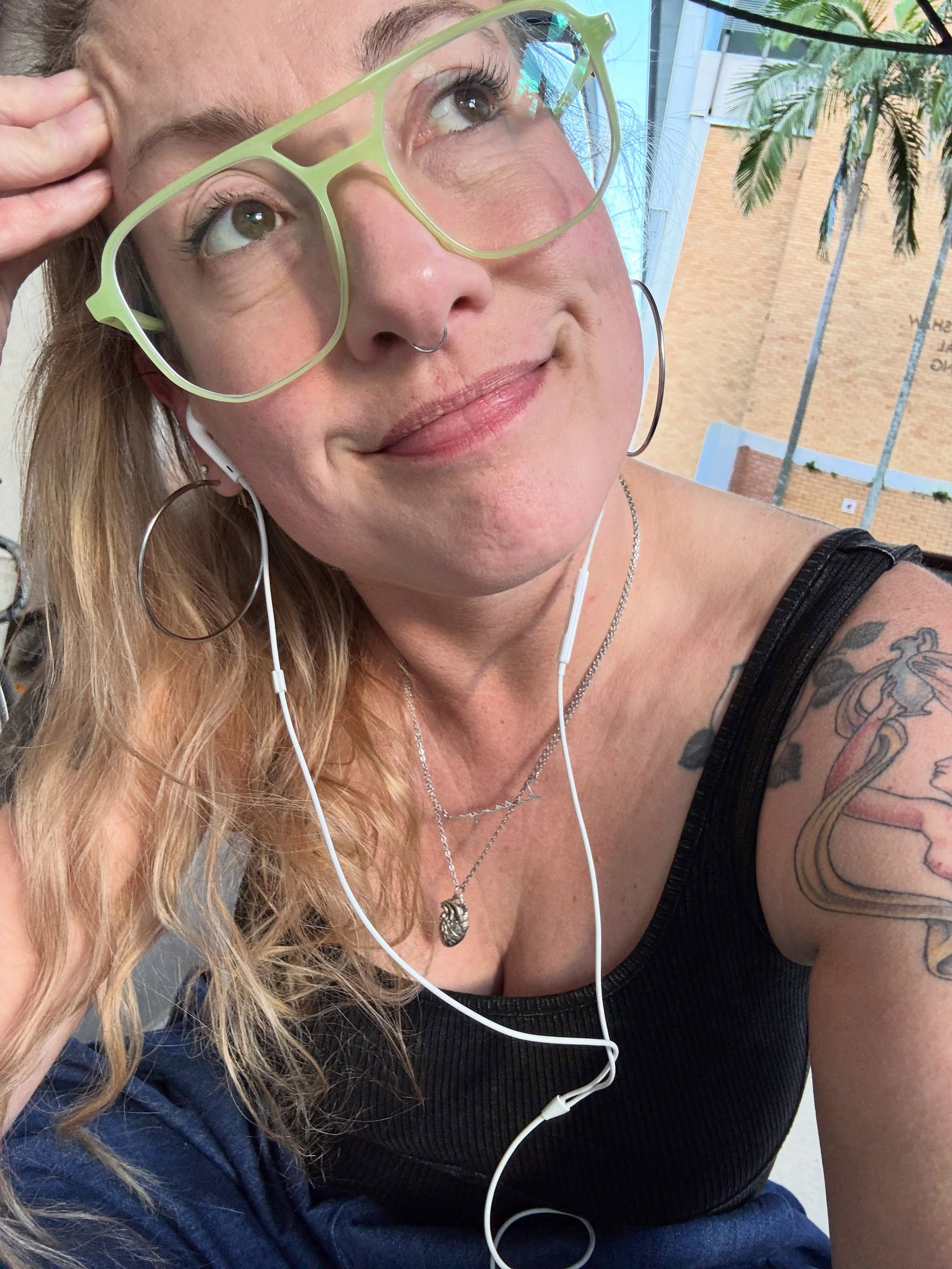 found a sunny spot to eat my protein bar while smelling donuts and thinking about verbs

#postgrad #writer #author #sleepy #youkissyourmouthwiththatgrammar
