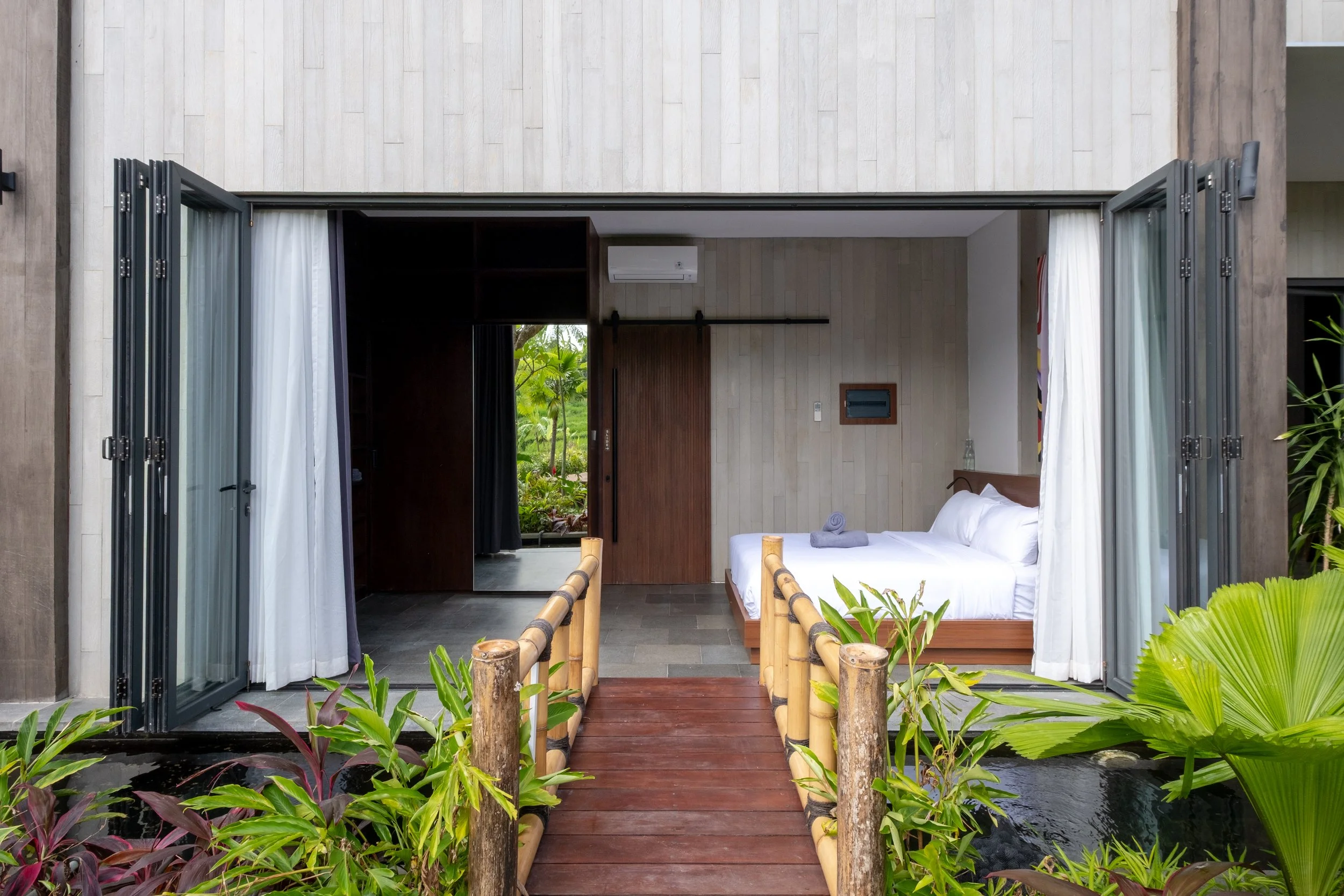 Hibiscus Single Bedroom