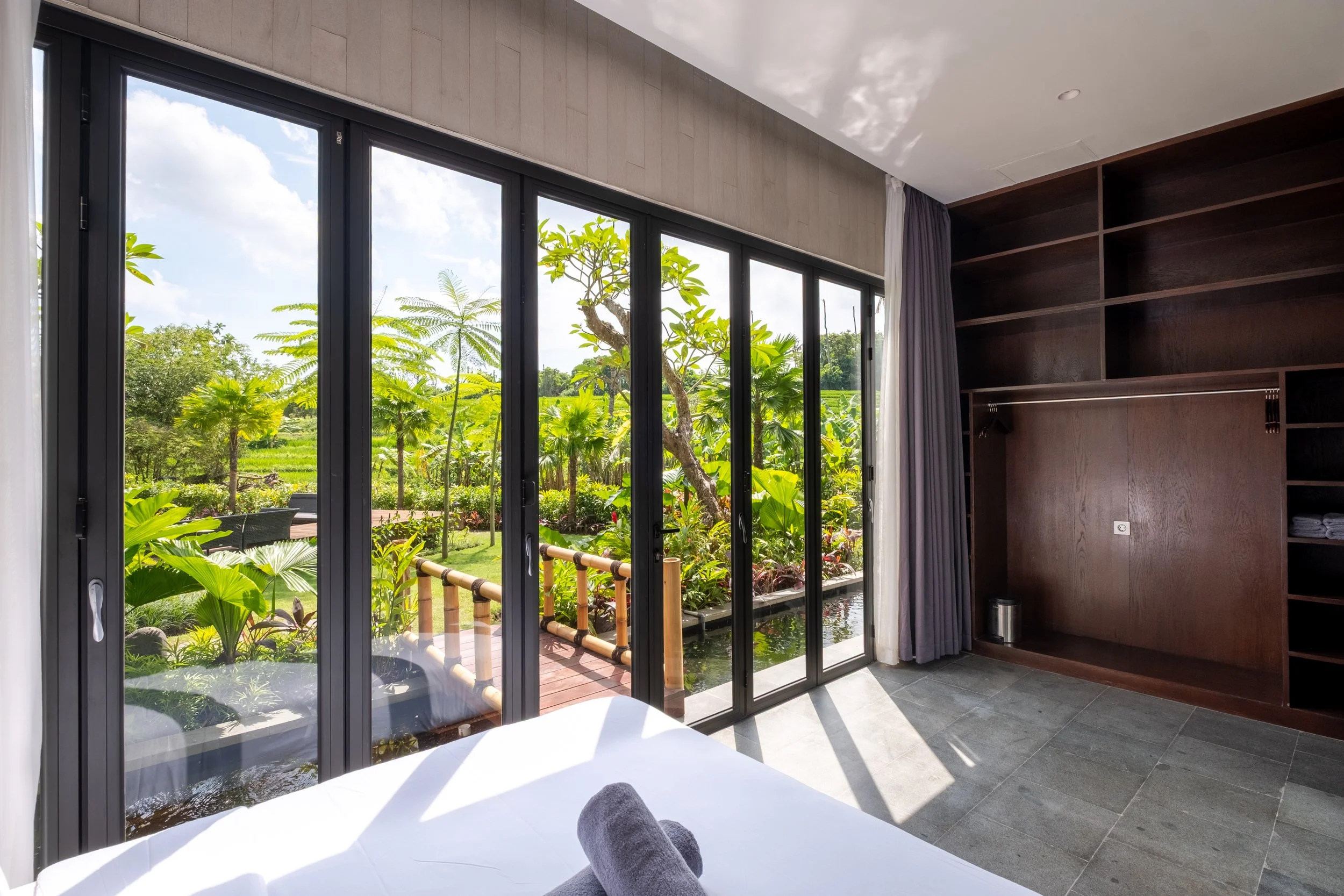 Hibiscus Single Bedroom