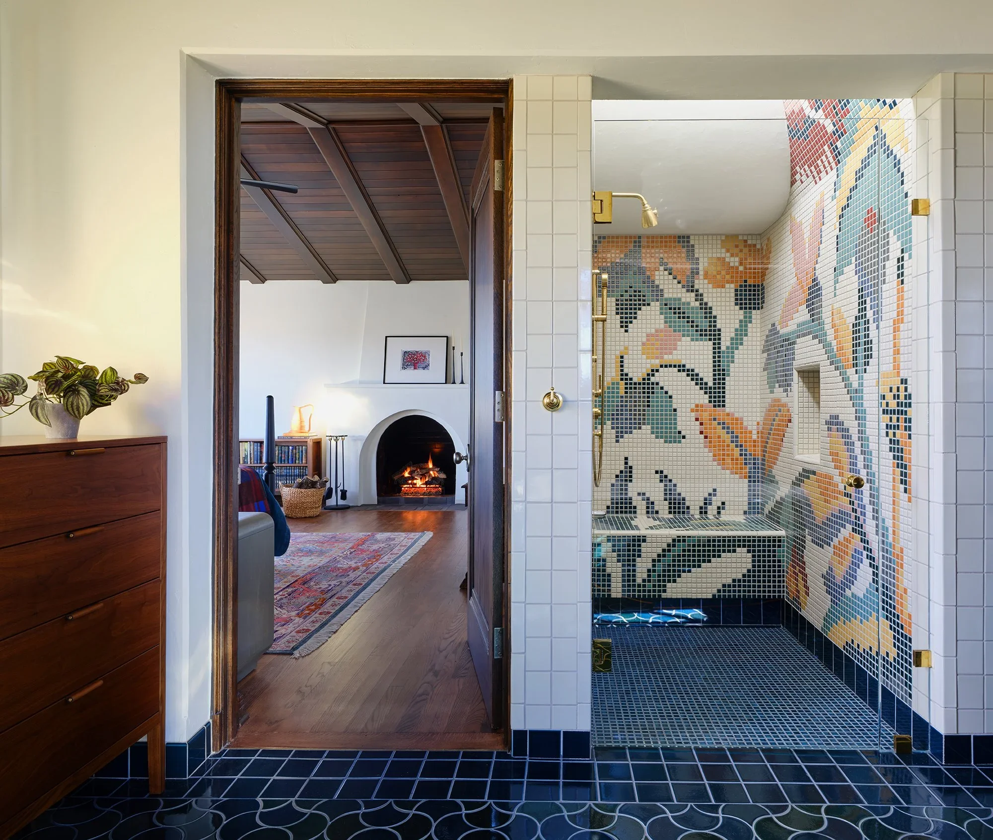 7_Texas+Ranch+House_Cuppett+Kilpatrick+Architecture+and+Interior+Design_Austin+Texas_spanish-mexican-colonial-revival-bathroom-wood+beams-mosaic-tile-mural-shower-skylight.jpg.webp