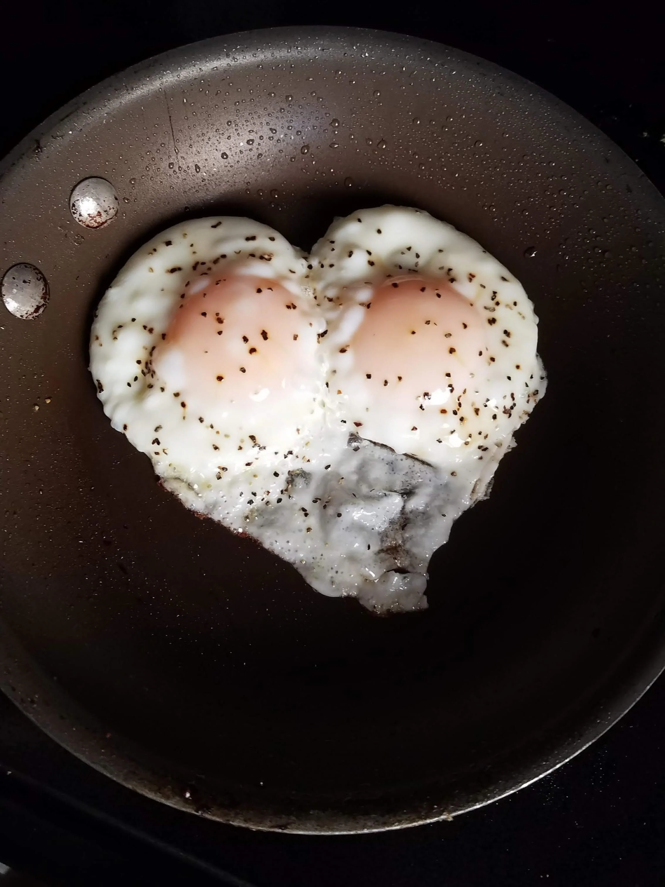 There&rsquo;s a little bit of love all around you if you open your eyes (and heart) ❤️

#love #heart #hearts #heartshaped #loveislove