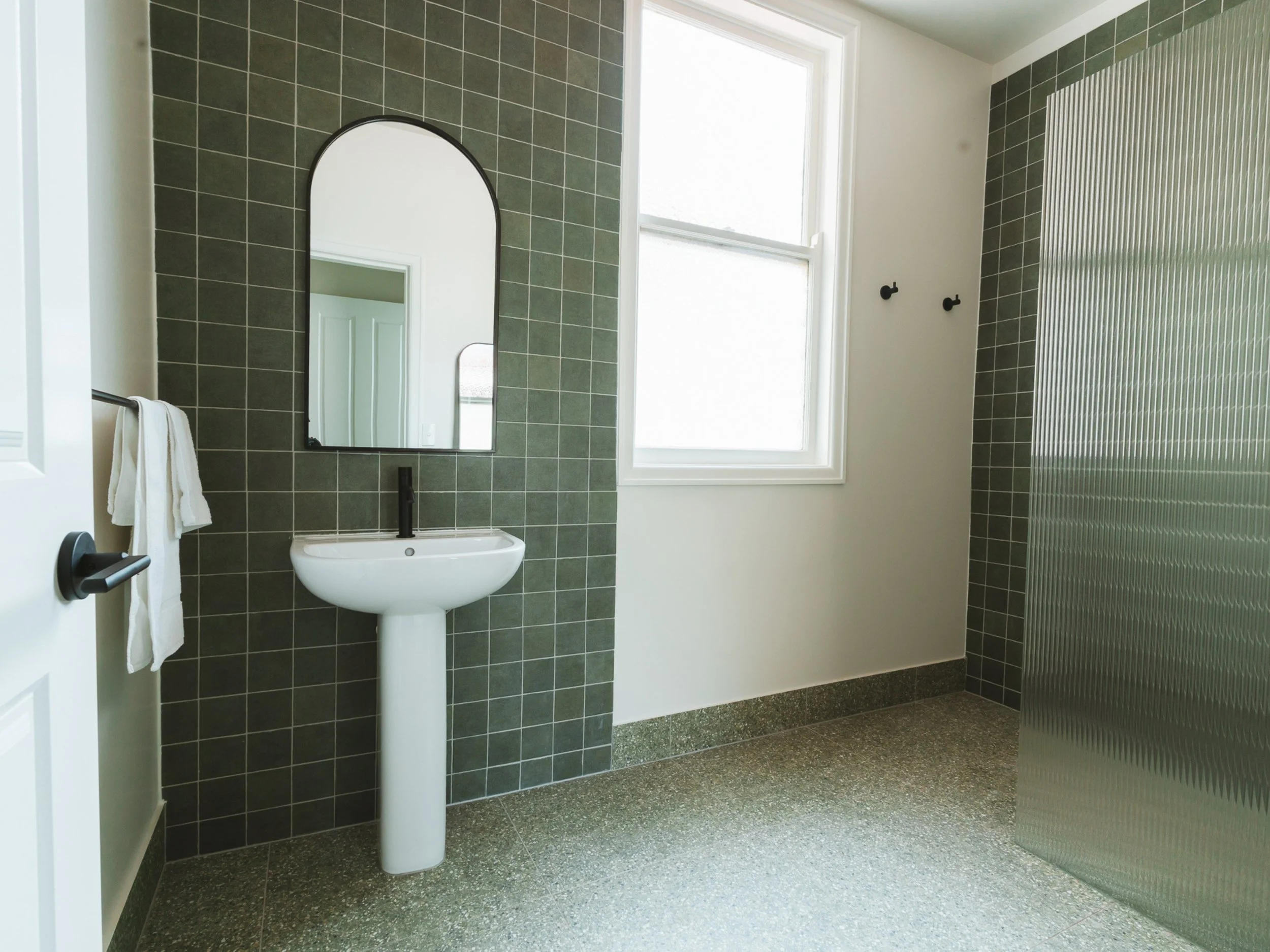 shared bathroom booking.com (1).jpg