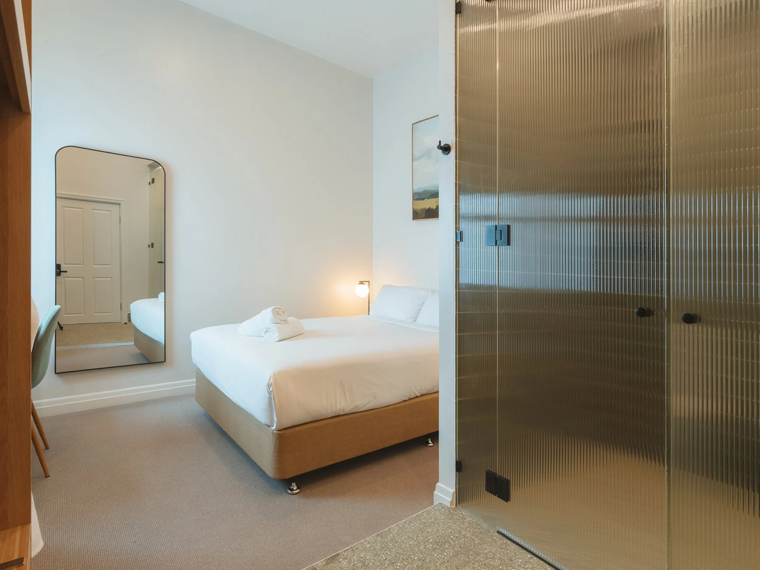 queen room with en-suite booking.com.jpg