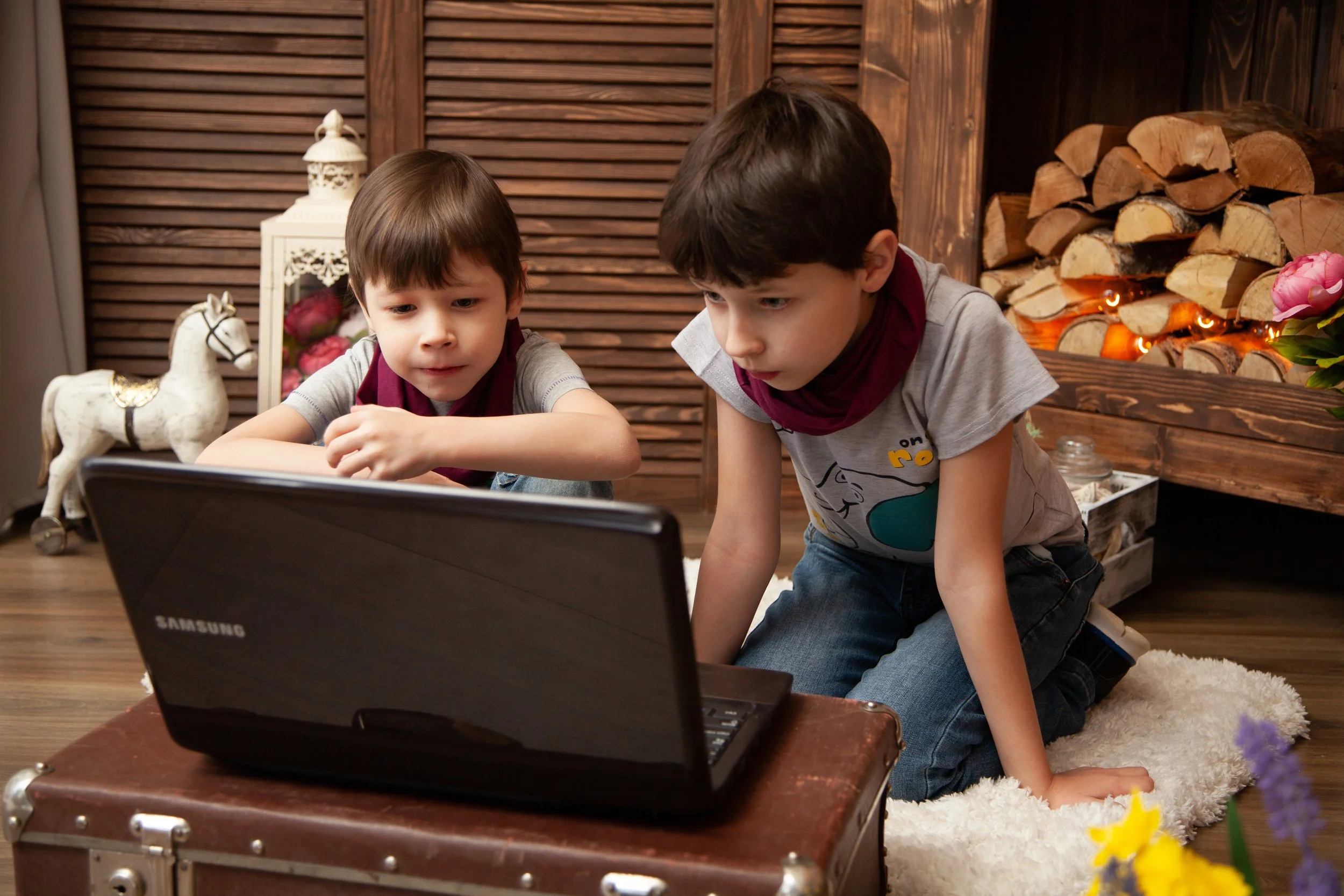 A multilingual family staying connected with grandparents abroad through video calls to support heritage language use