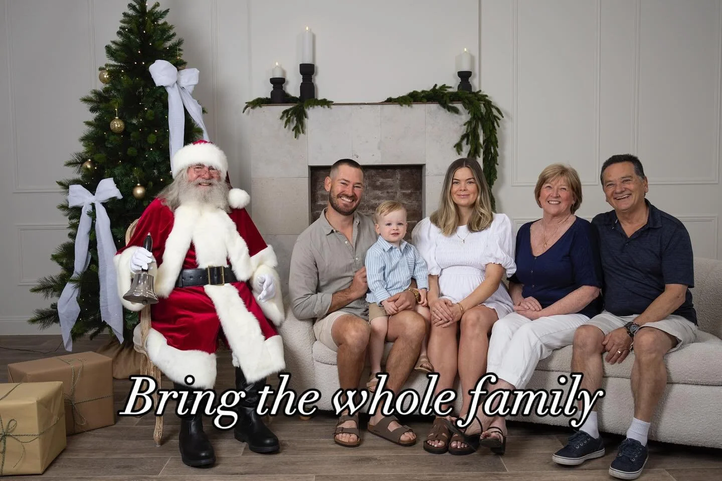 📸 Turn this year&rsquo;s Santa photos into an updated family portrait 🎄🎅🏻 

YES, that&rsquo;s right!! Bring the WHOLE family!! Simply book a double session and you can bring up to 8 family members PLUS your pet 🐶 

We&rsquo;ll take a whole group