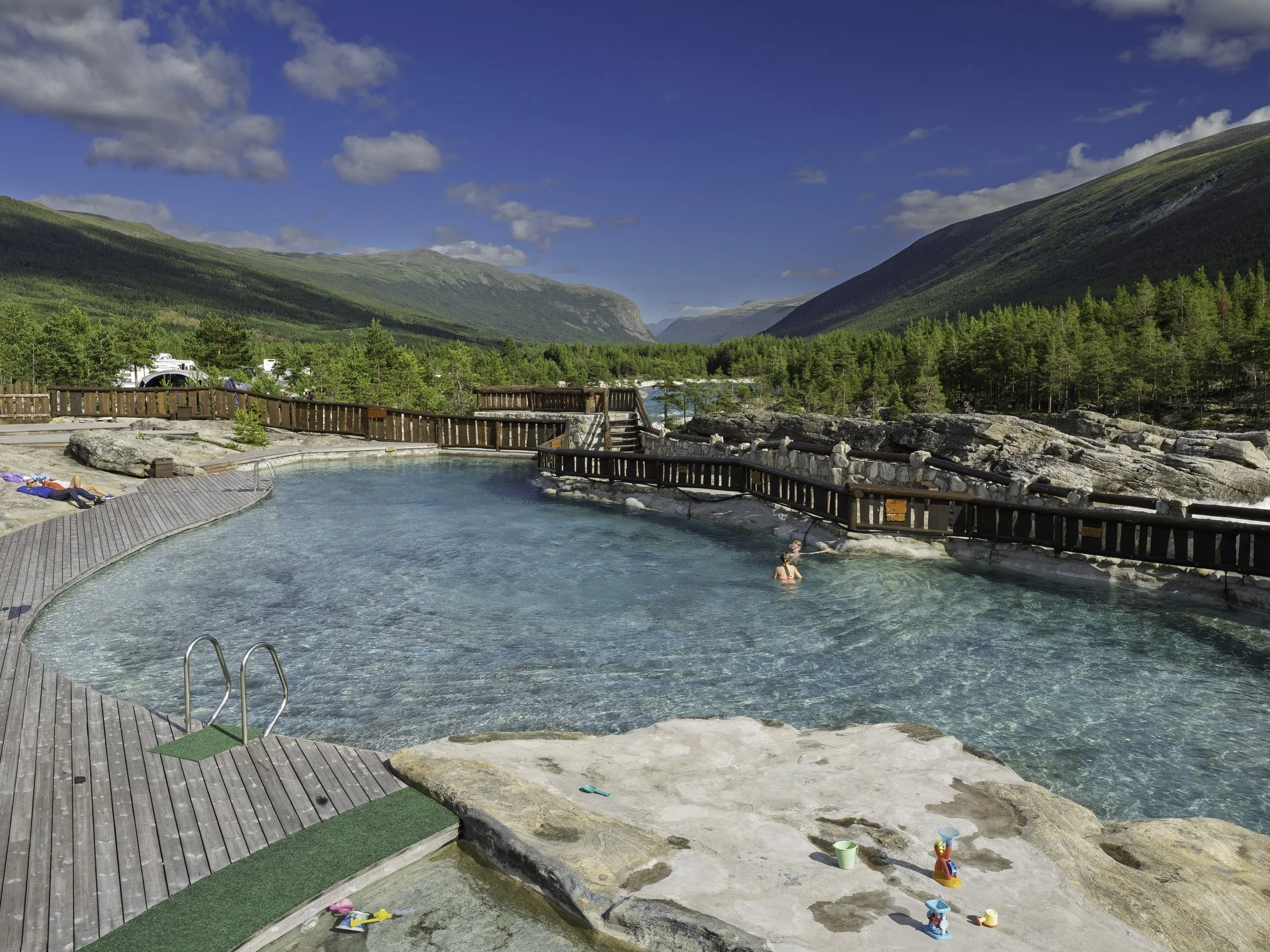 Dønfoss Camping – stay by the Waterfall