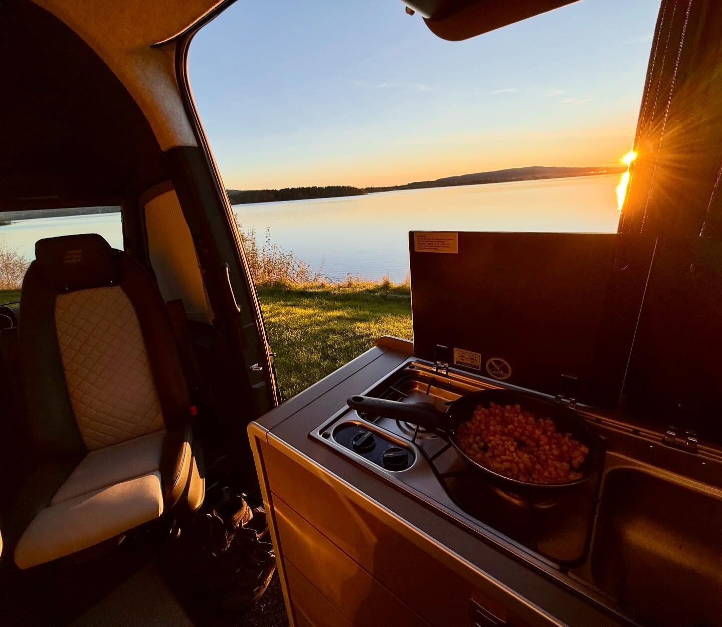 Pure van life happiness. 🧡 The best part of any road trip is pausing for moments like this. Dinner&rsquo;s on, the sun is setting, and this view through the big door is all the company I need.

#AdventureTime #SkylinesAndSaltyAirs #ExploreMore #Cozy