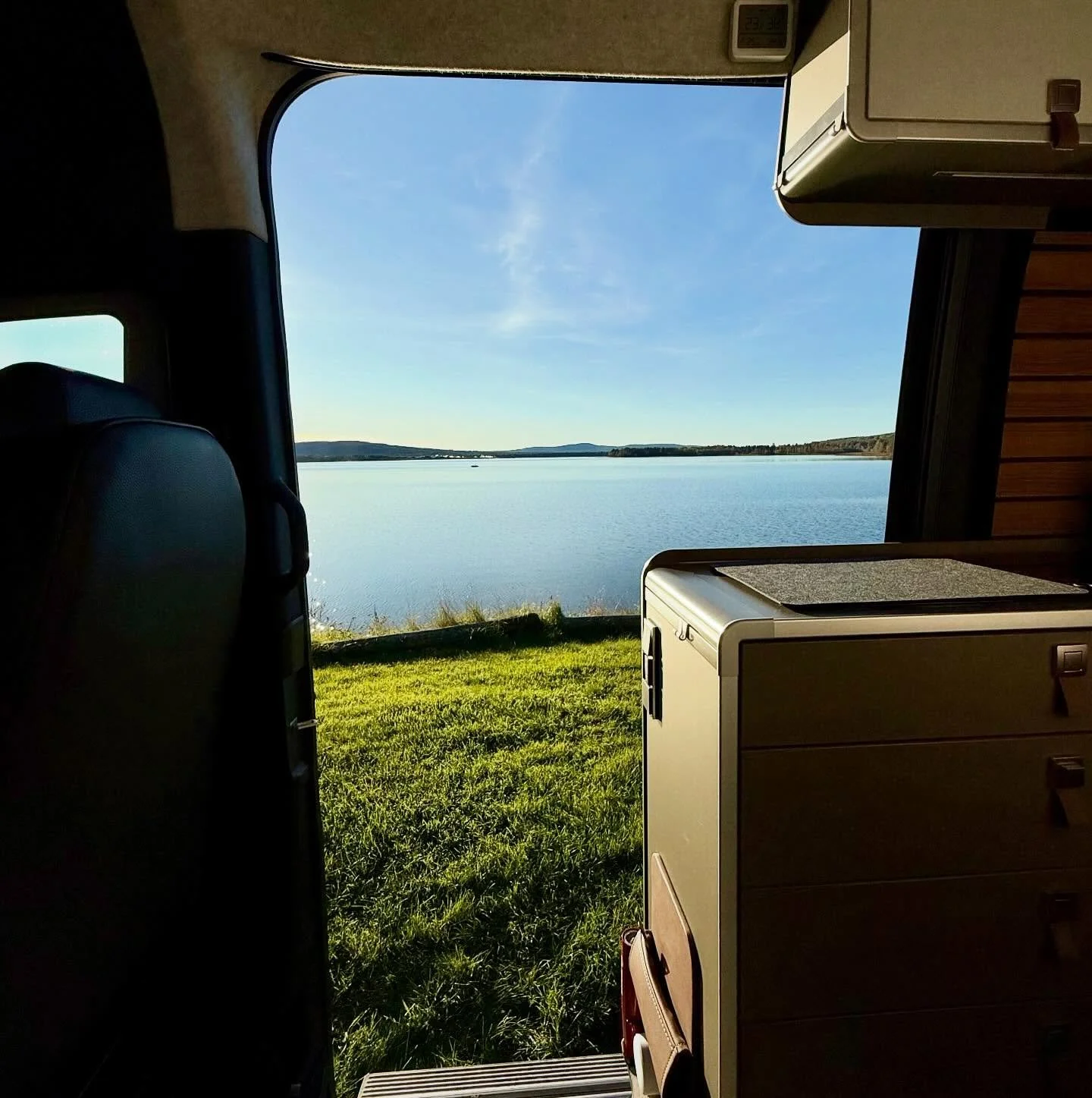 From semi-integrated to van&hellip; best decision ever 🚐💨 Closer to nature, better to drive, and views like this make it all worth it. To cook dinner with this open view is a pure magical experience ! 🌊☀️

#VanLifeVibes #RollingHome #RoomWithAView