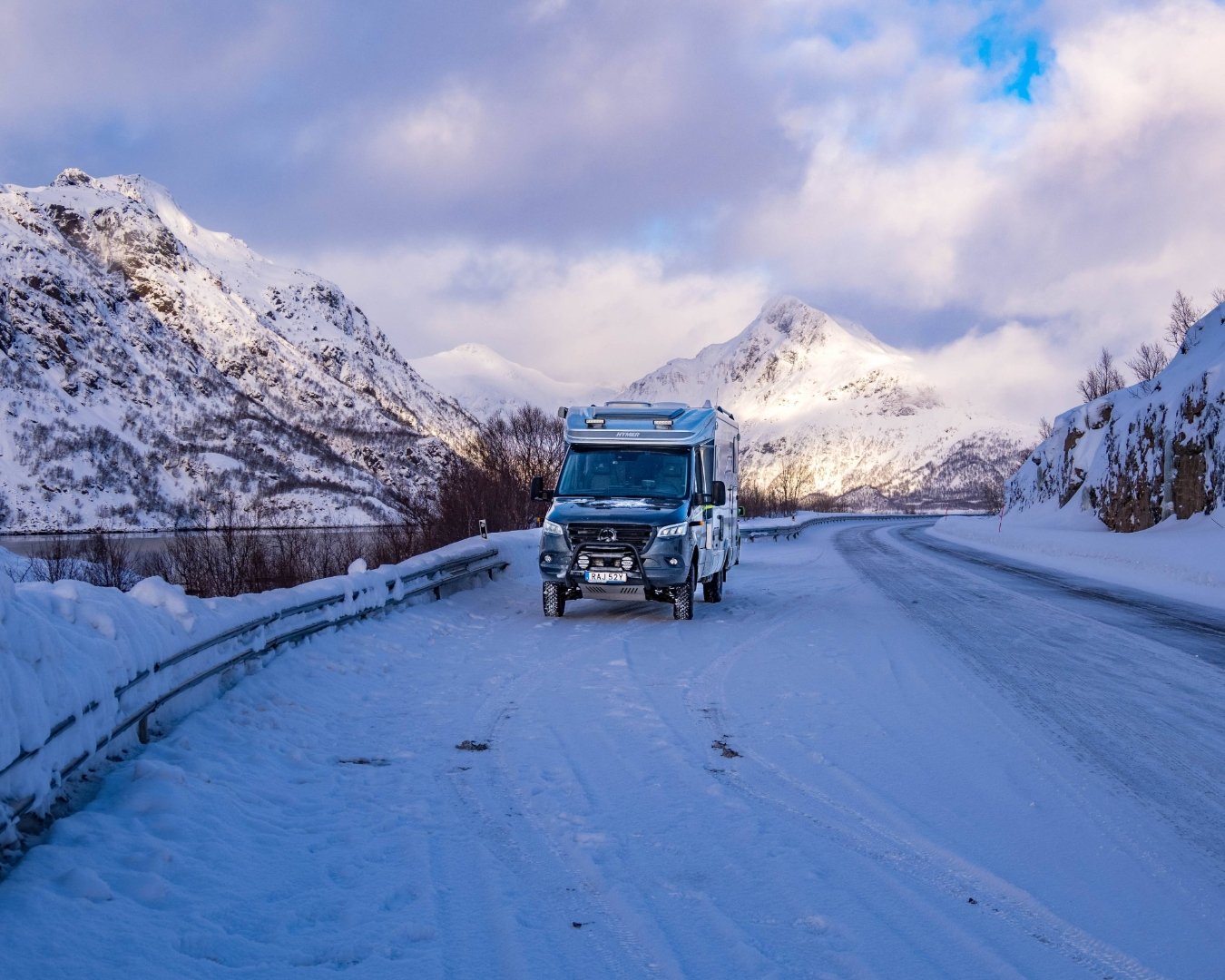 The winter light in Lofoten is pure magic. ❄️✨
Soft, dramatic, and surreal &mdash; all at the same time.
Nothing compares to these Arctic winter moments. 🇳🇴💙