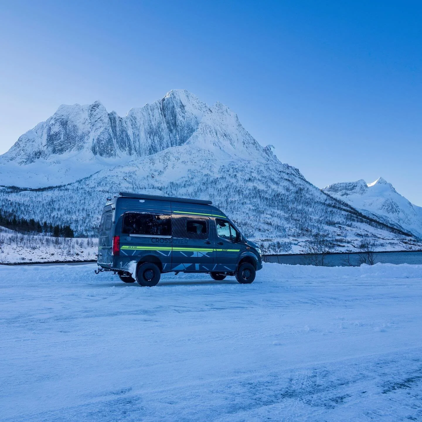 After yesterday&rsquo;s constant snowfall, Senja showed itself from its very best winter side today.

Fresh snow, clear skies and that magical Arctic light that makes the whole landscape feel almost unreal. Days like this make all the challenging win