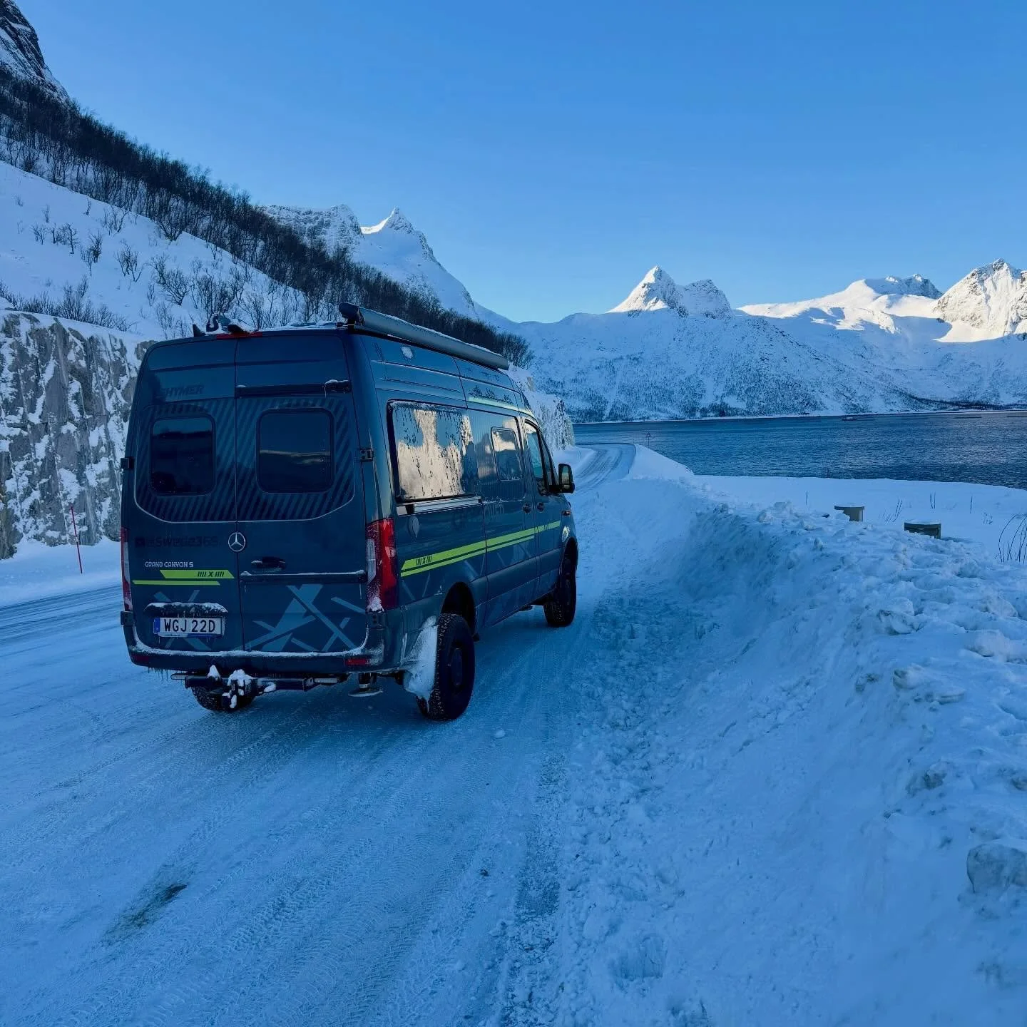 A beautiful day at Senja ❤️

#hymergrandcanyons #wintervanlife #sprinter4x4 #senja #arcticroadtrip