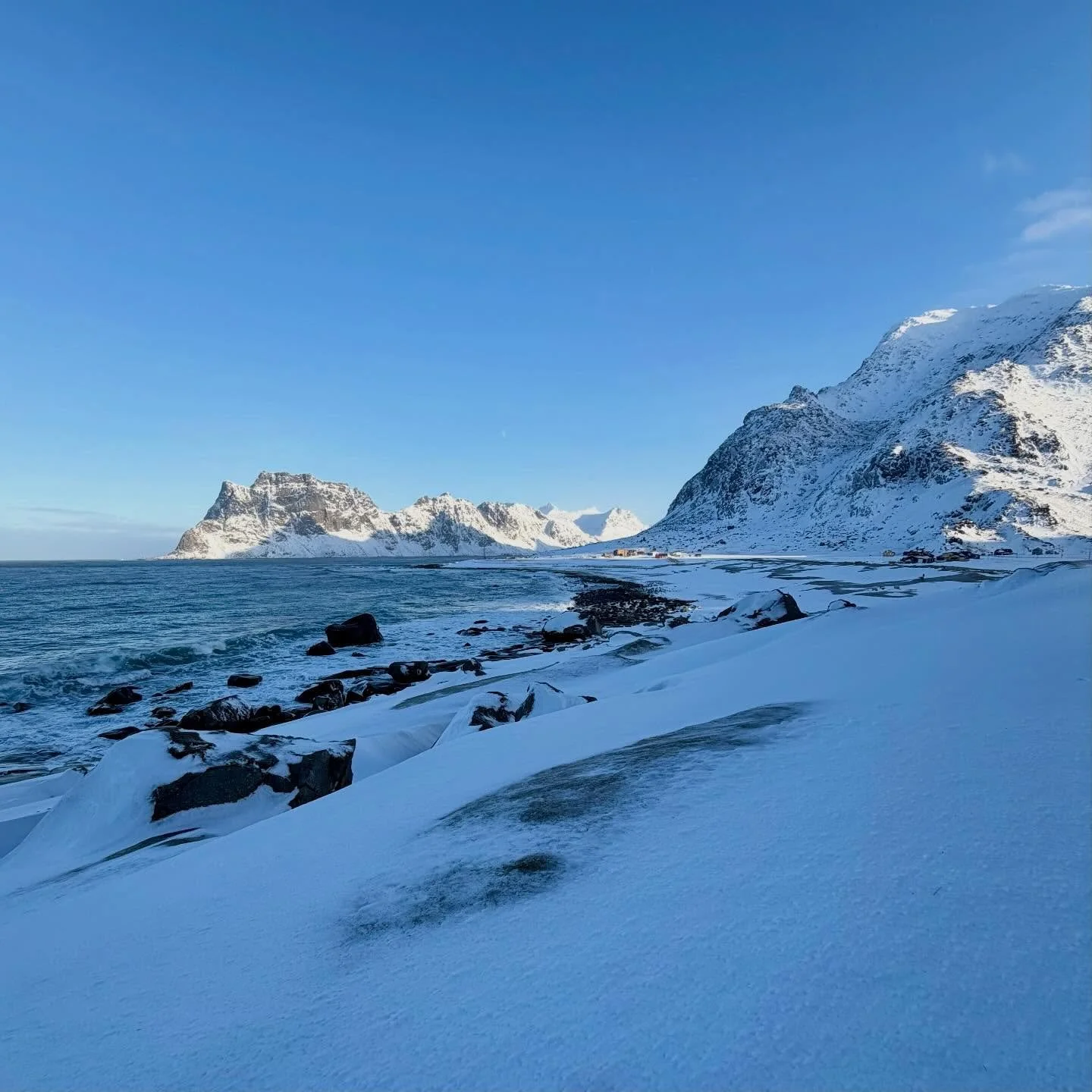 Last time I visited Lofoten in winter, I never made it to Uttakleiv Beach. The road was covered in ice, rain was falling, and without studded tires it simply wasn&rsquo;t possible.

This time I came better prepared. Even though the road was icy again