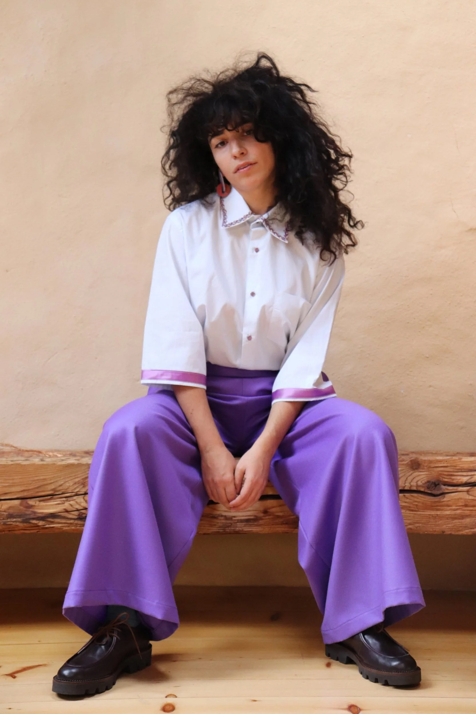 mode-ecoresponsable-suisse-romande-chemise-col-brode-pantalon-lilas.jpg (copia)