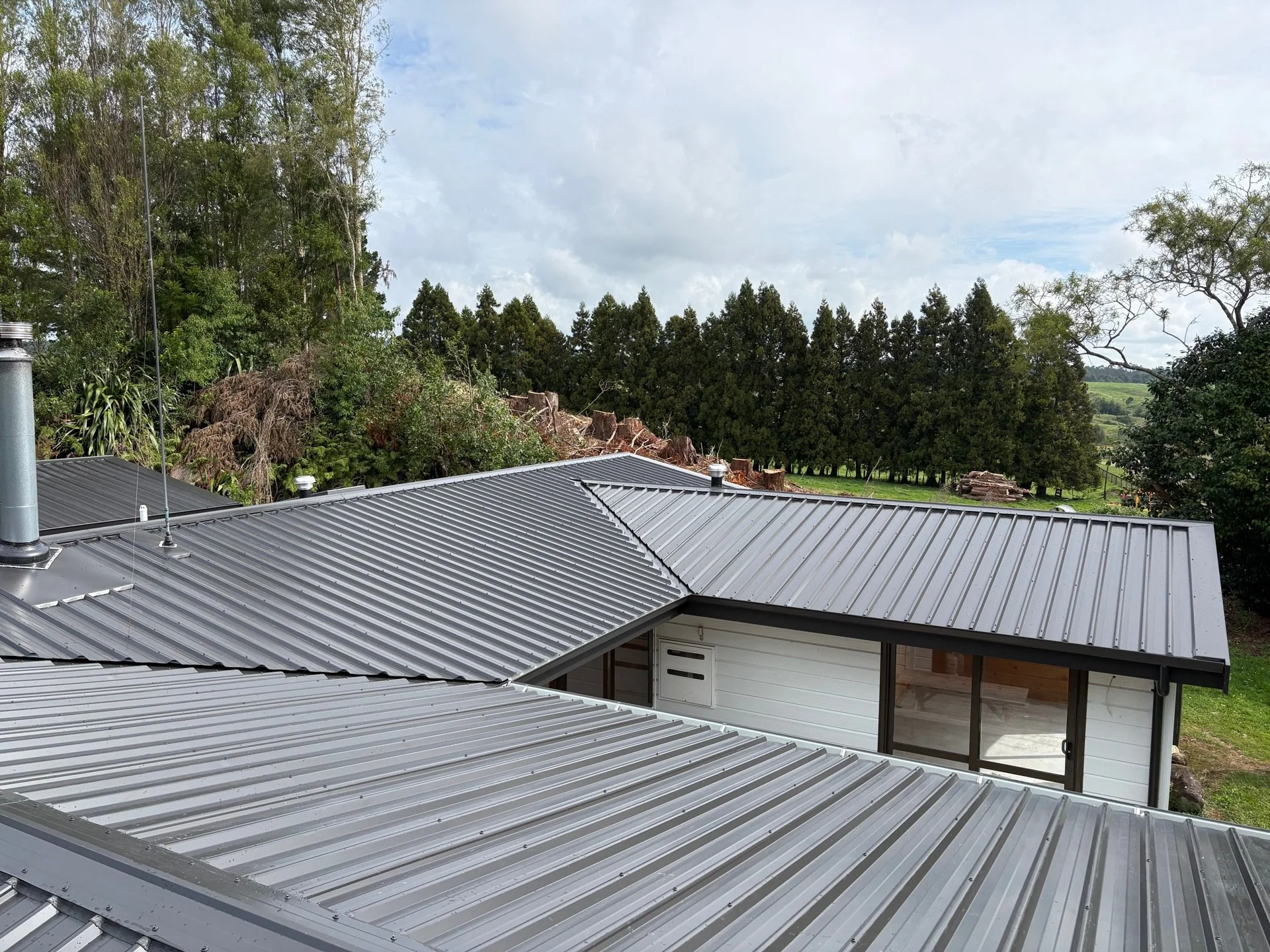 New iron roof installed to a Tauranga property in Pyes Pa