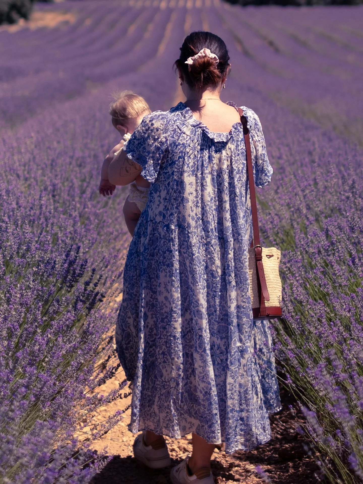 Por los campos de lavanda

#photoshoot #babyphotographer #babyphotography #familyphotography #fotograf&iacute;adebebesmadrid #fotodefamilia #maternidad #crianza #fotografiadefamilia #fotomaternidad #familyphotographer #fotografiadeembarazo #esperando