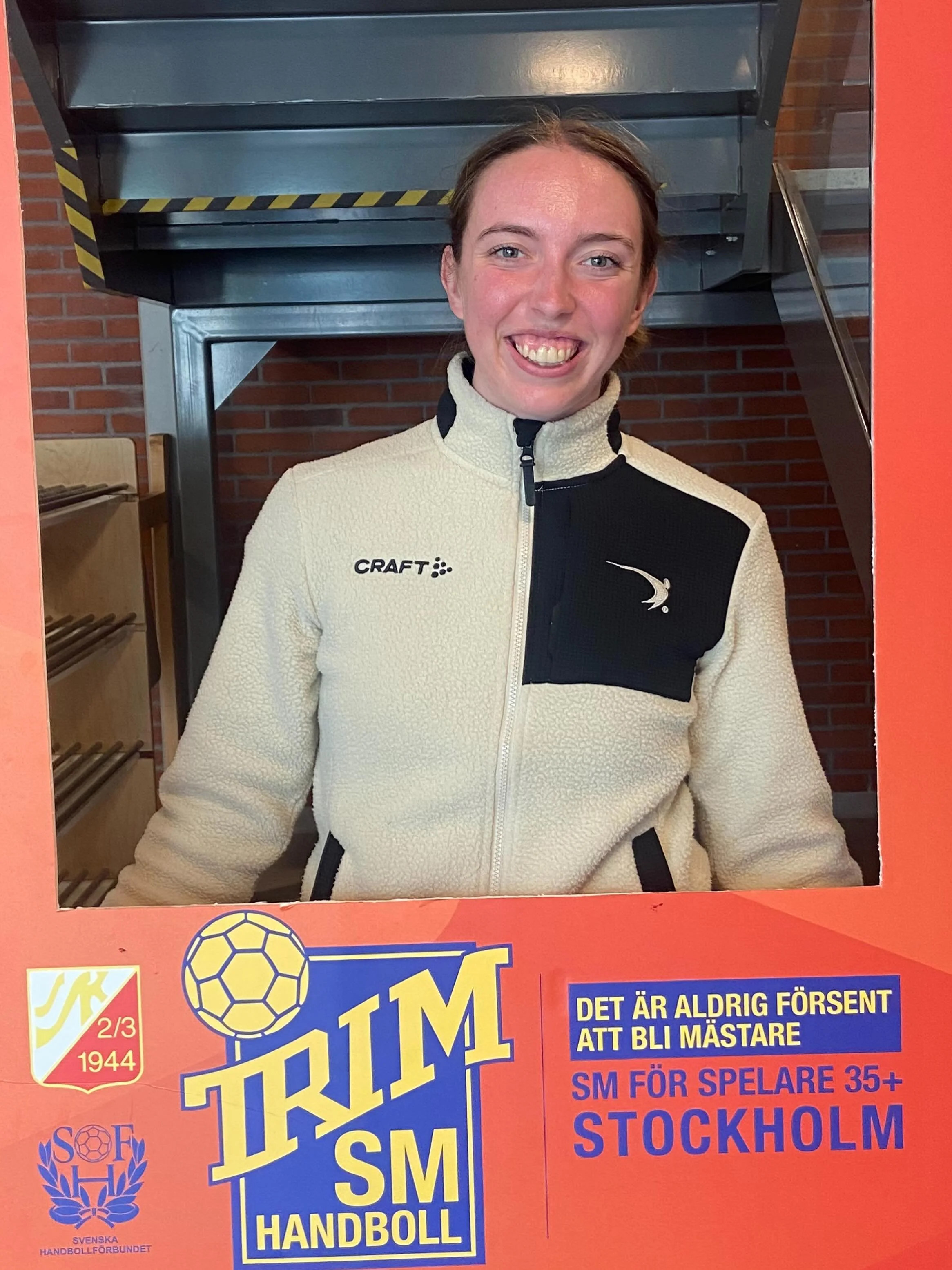 TRIM SM 2026 i handboll! 💪🏼

S&aring; starka lag det kom till turneringen 💪🏼
Adelina var p&aring; plats f&ouml;r att ta hand om &ouml;mma och stela muskler f&ouml;r dom som beh&ouml;vde och bed&ouml;mningar vid misst&auml;nkta skador! 

En fullsp