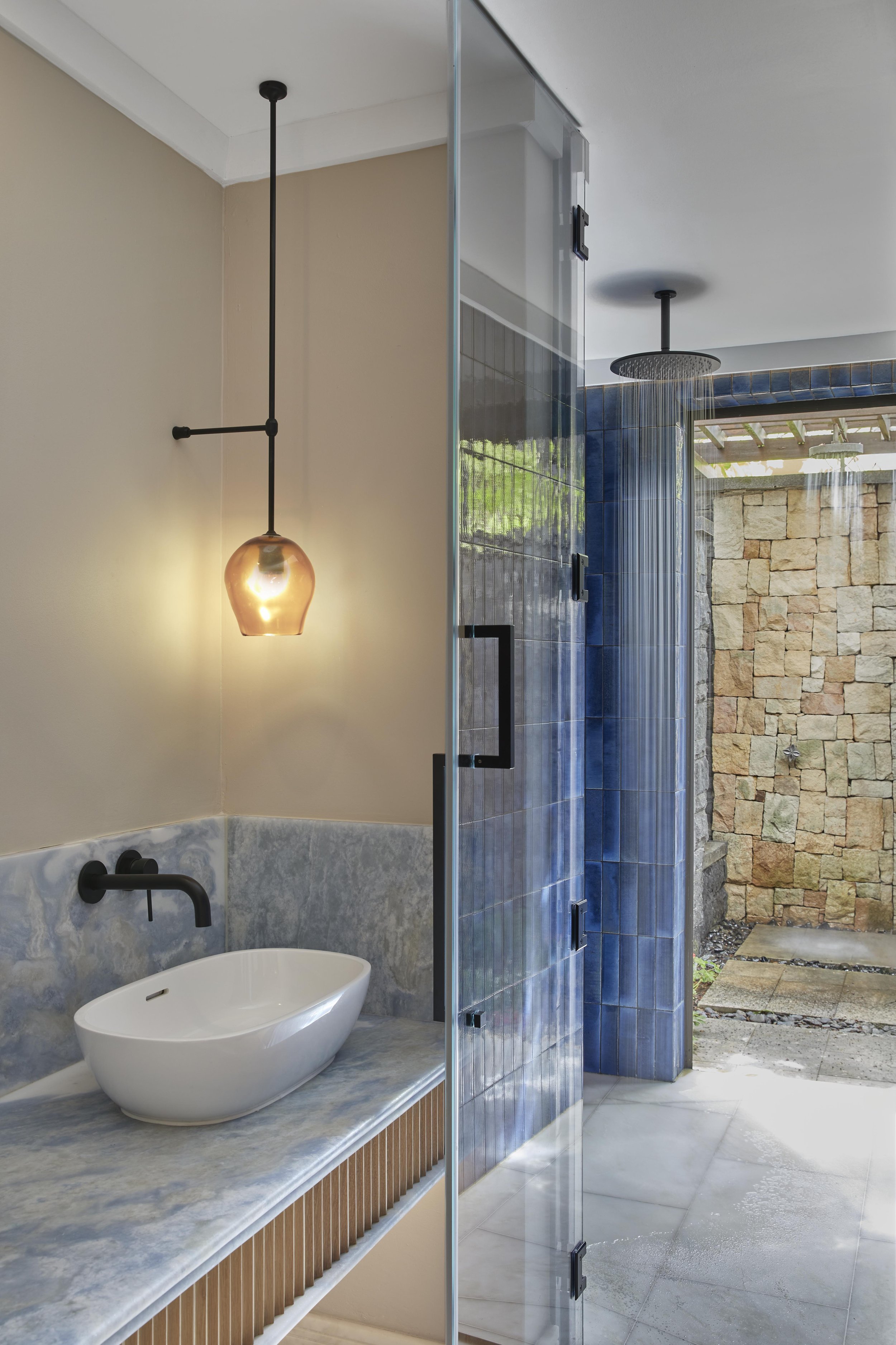 OOCT_Spa_Bathroom_002_HR.jpg