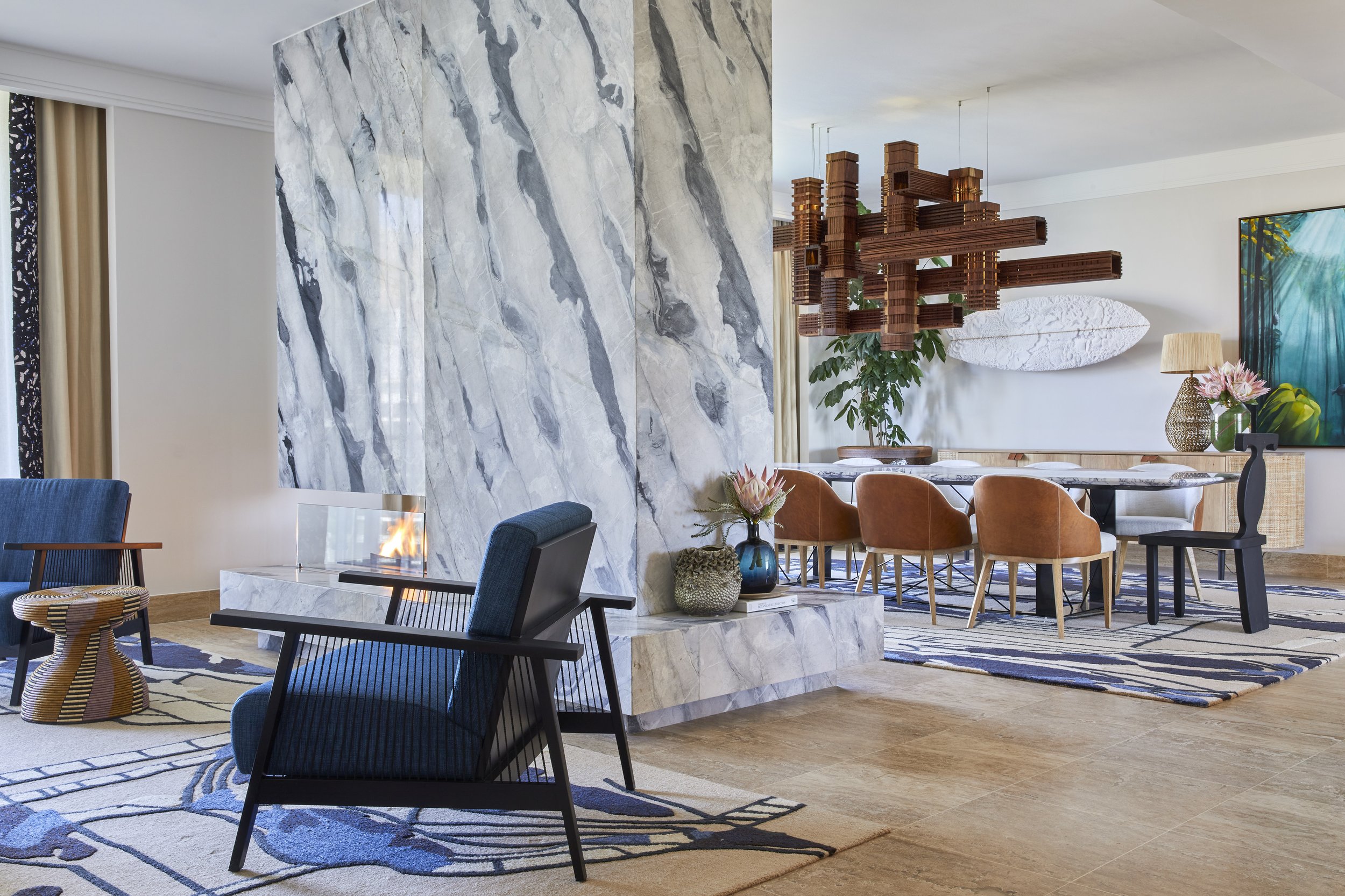 OO_CapeTown_Accommodation_PresidentialSuiteLiving_304_light on_HR.jpg