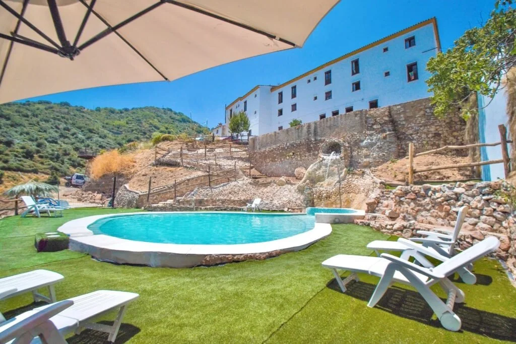 pool-and-hotel-1024x683.jpg