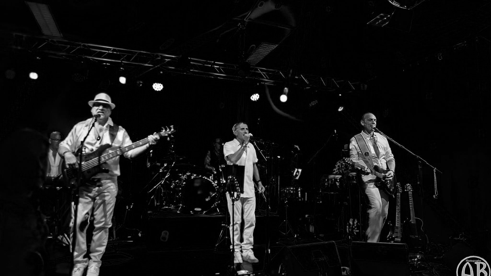 STAYIN ALIVE HOMMAGE AUX BEE GEES