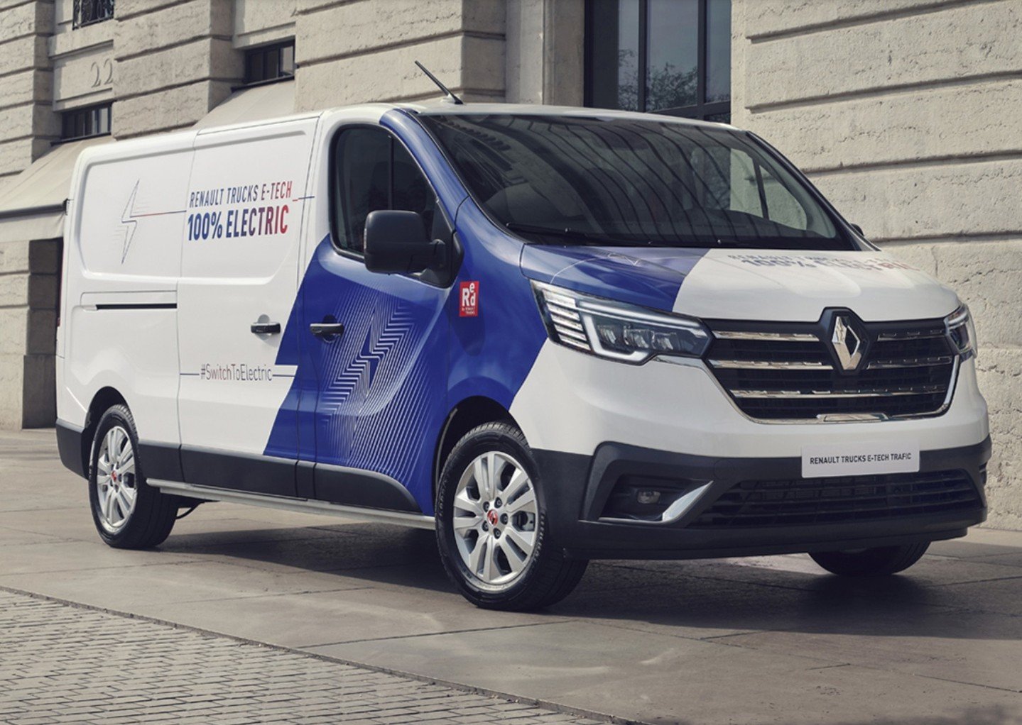 🚛⚡ Go Electric with Renault Trucks at Heathrow Van Centre ⚡🚛
Looking to cut emissions, lower running costs, and stay ahead of the curve?
At Heathrow Van Centre, we’re proud to offer the latest Renault Trucks electric vehicle range – d