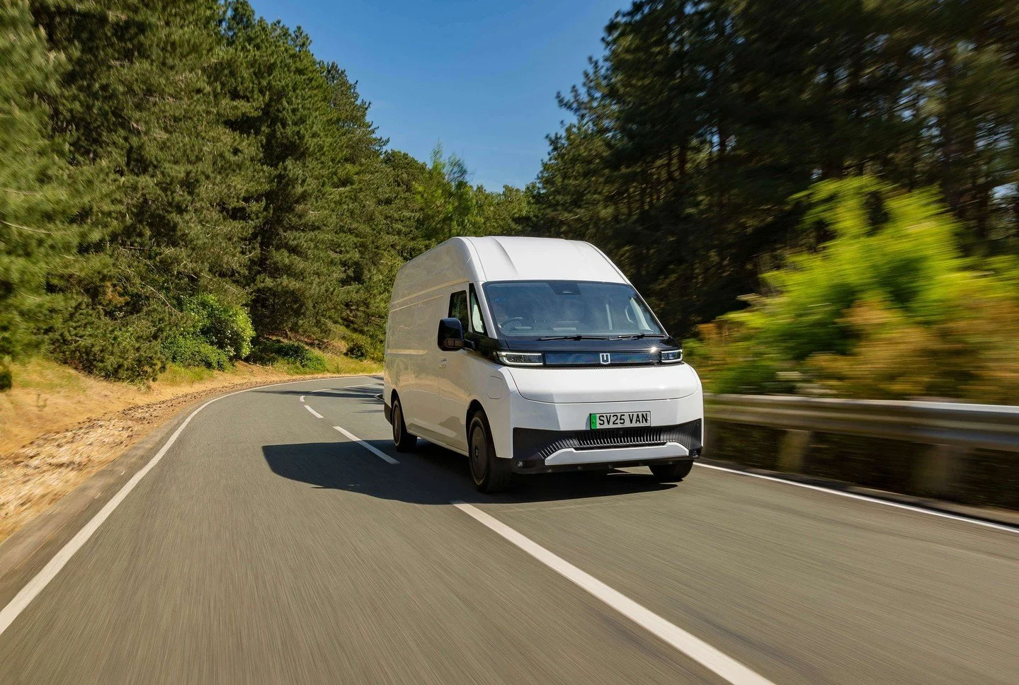 🔥 Heathrow Van Centre is now an official Farizon dealership! 🔥
We’re proud to be among the first to represent Farizon in the UK, bringing next-gen commercial EVs to our roads. 🌍⚡
From cutting-edge design to zero-emission performance, Fariz