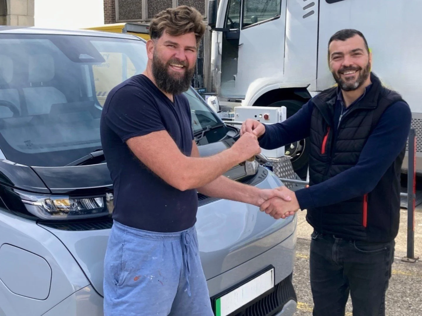 🚚 First Farizon SV L1H1 delivered to HAUS Consultancy (Kent) Ltd 🎉
We’re delighted to announce the successful delivery of the first Farizon SV L1H1 to Jason and the team at HAUS Consultancy (Kent) Ltd.
This milestone represents another step