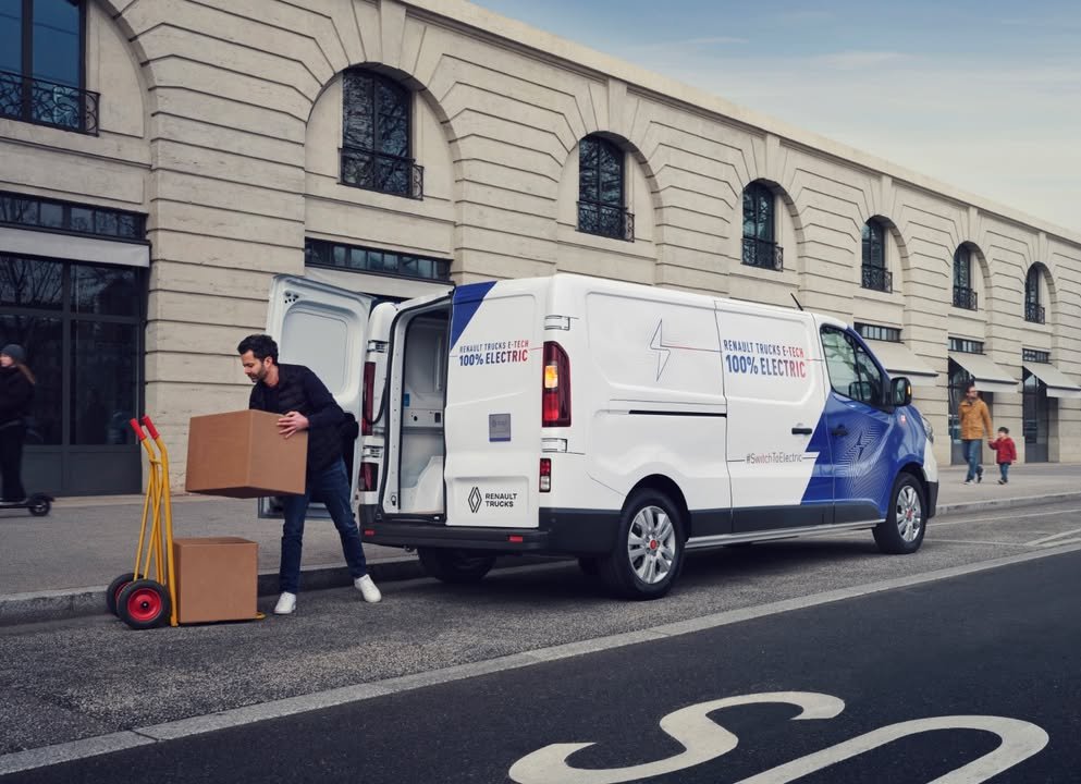 🔌 Go Electric with the Renault Trucks E-Tech Trafic  Van at Heathrow Van Centre ⚡

Looking to reduce your carbon footprint and your operating costs? The Renault Trucks E-Tech Trafic is the 100% electric LCV designed to meet your business needs witho
